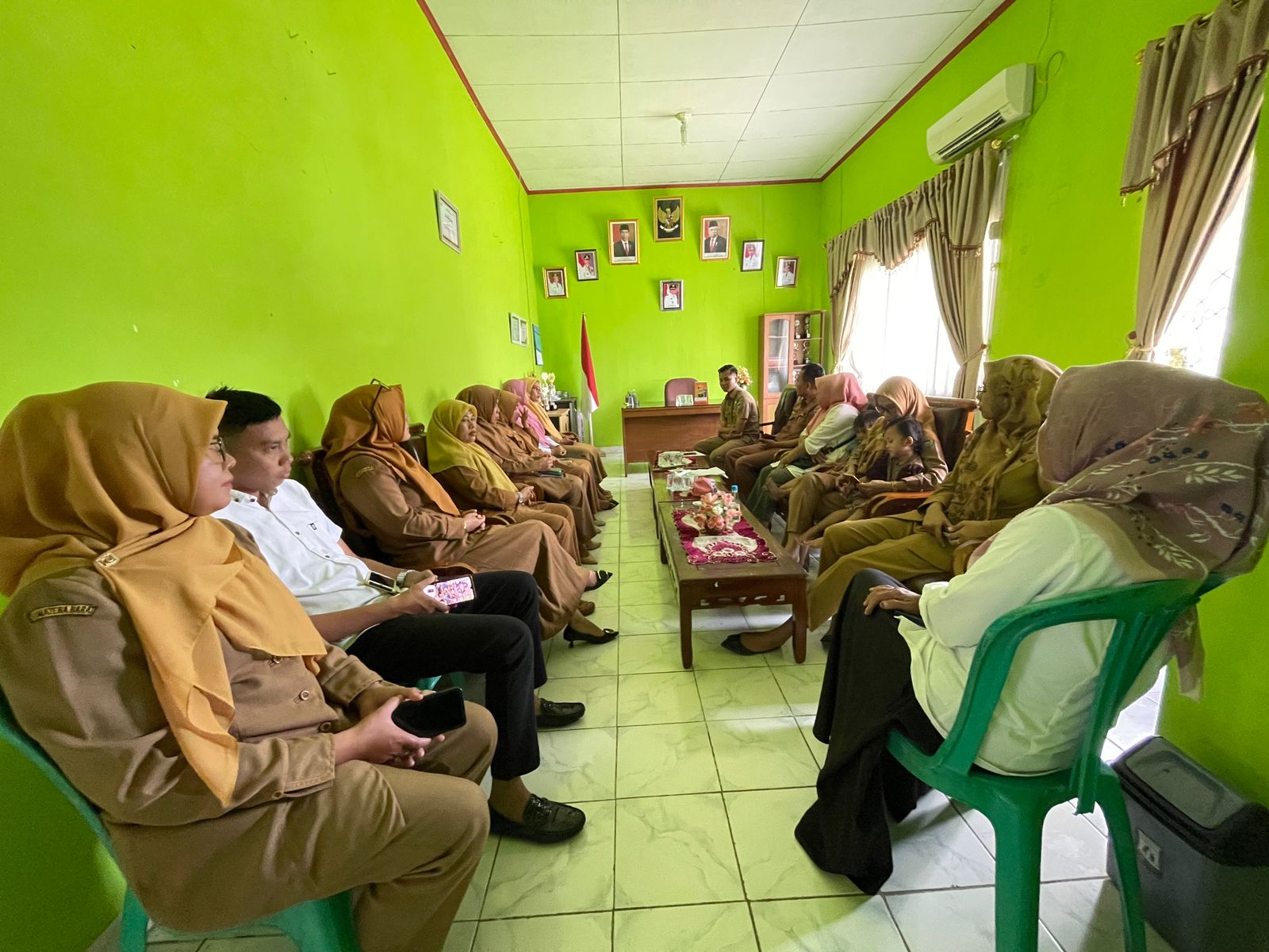 Rapat Staff Pegawai Kantor Kecamatan Basa Ampek Balai Tapan