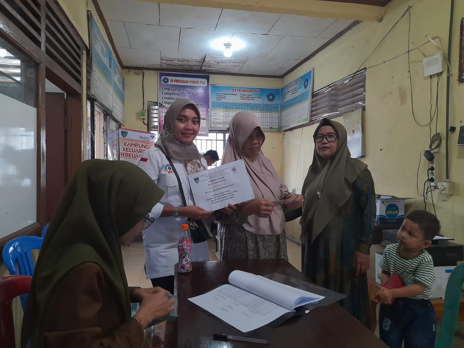 Penyaluran BLT Dana Desa Bulan Juli- September 2023 Nagari Pasar Tapan