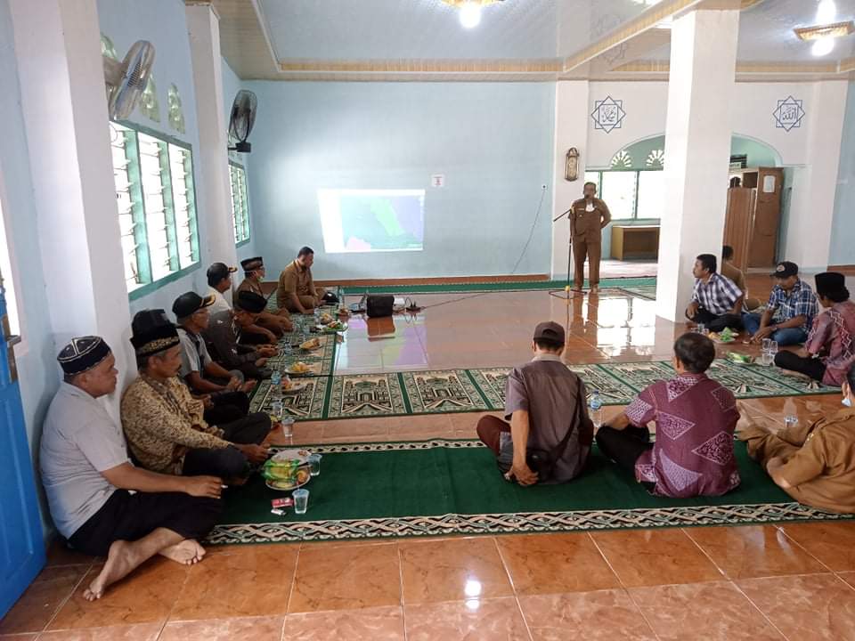 Camat menghadiri acara Sosialisai Hutan Nagari di Nagari Bukit Buai Tapan
