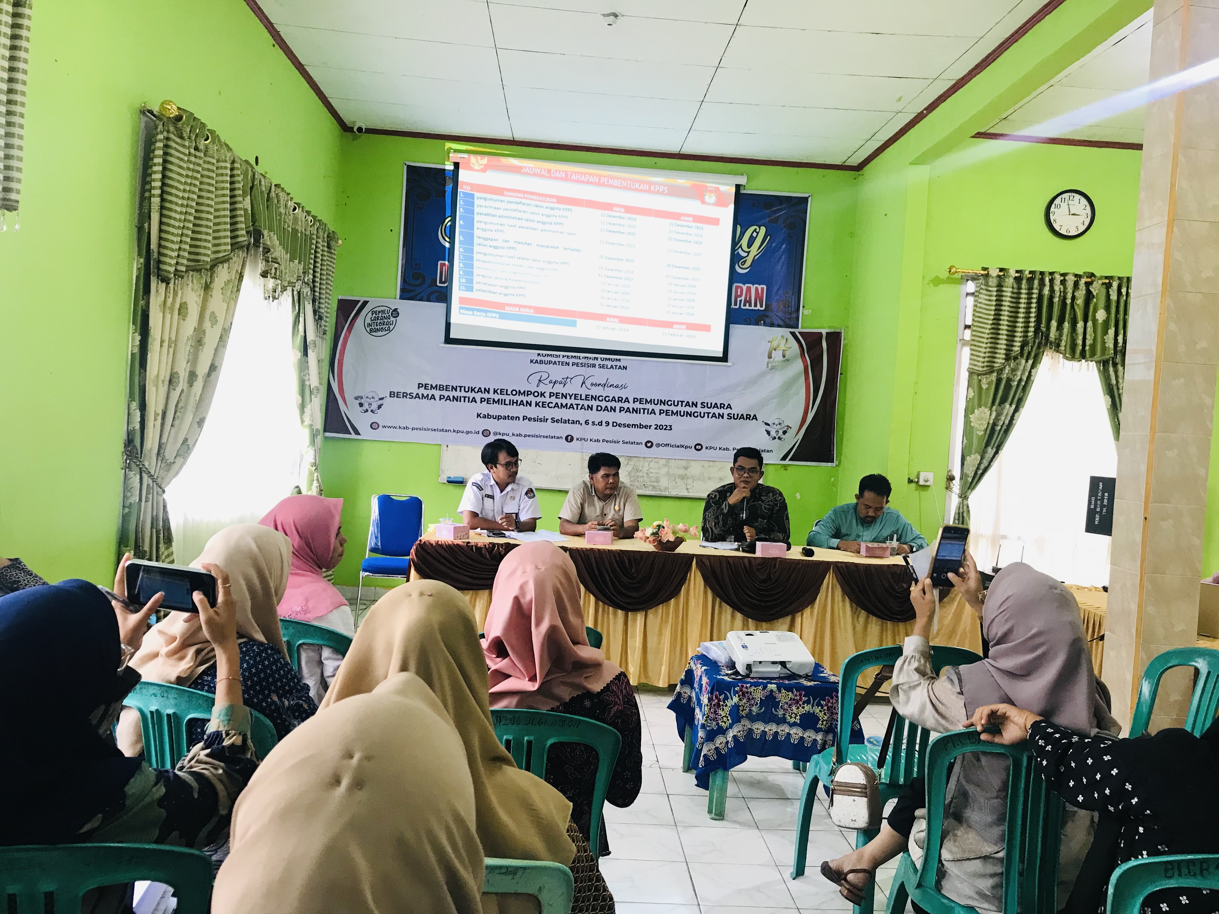 Rapat Koordinasi Pembentukan KPPS Di Kecamatan Basa Ampek Balai Tapan