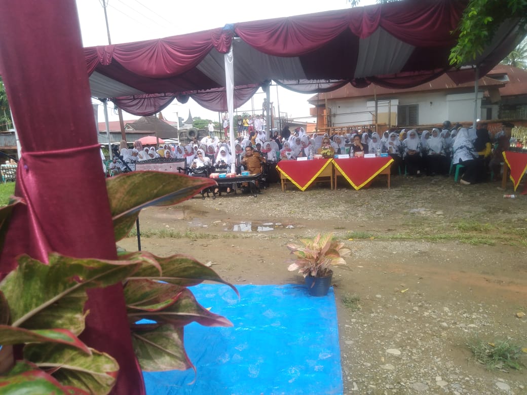 Camat Basa Ampek Balai Tapan membuka acara Lomba Solo Song pada HUT PGRI ke 77 Tahun 2022