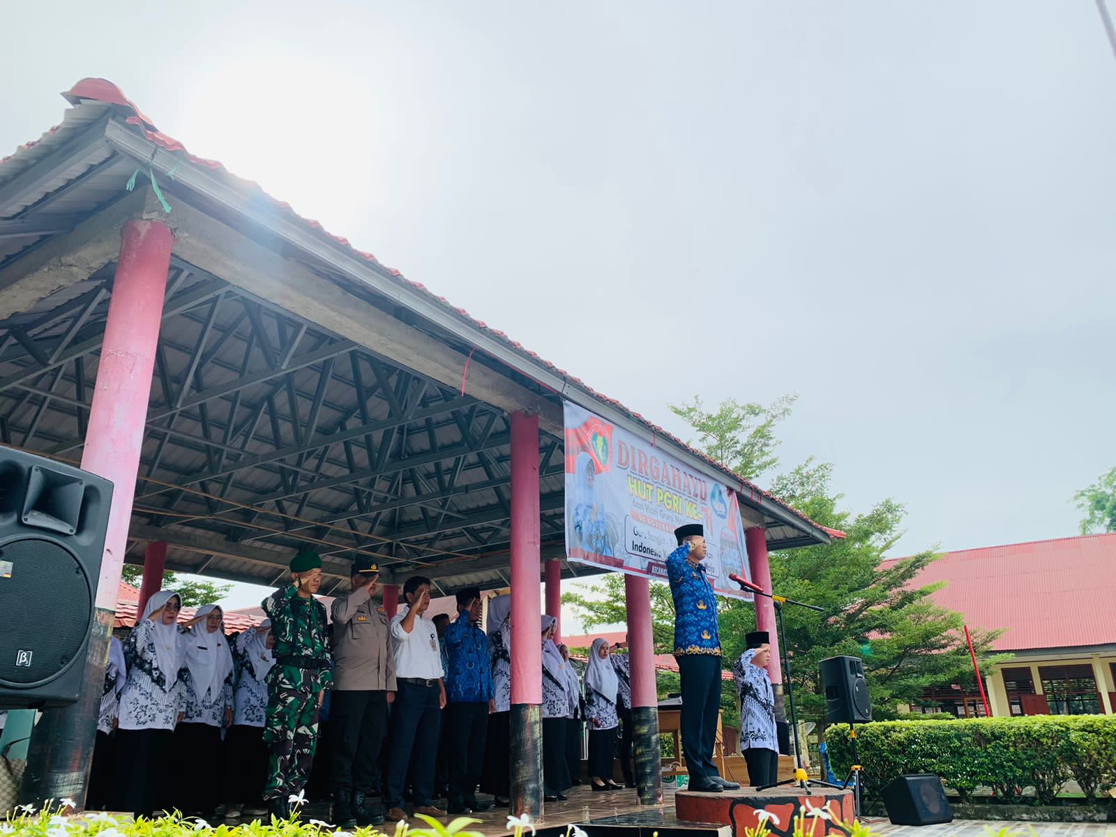 Pelaksanaan Upacara Hari Guru di Kecamatan Basa Ampek Balai Tapan