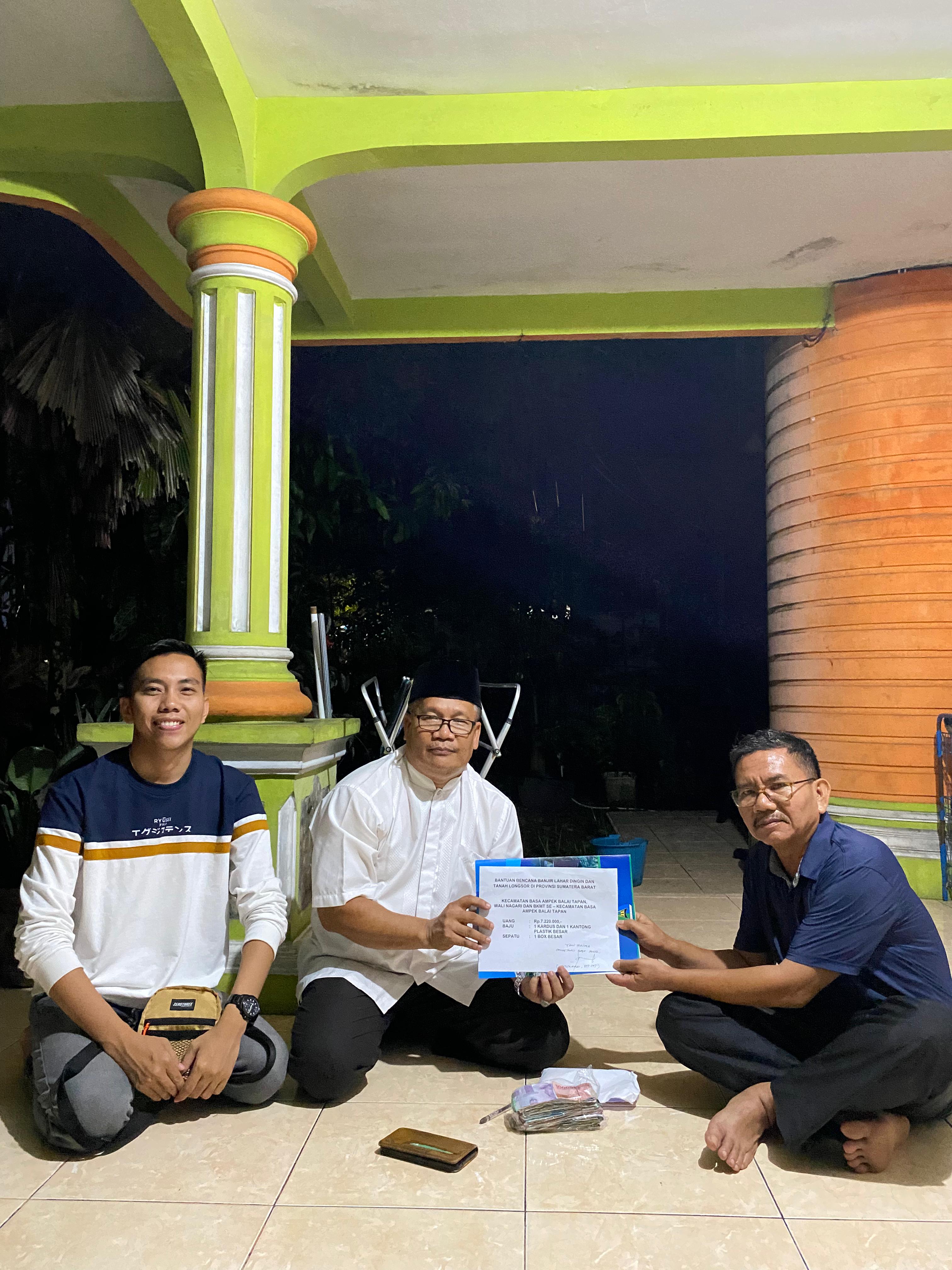 Penyerahan Bantuan untuk Korban Banjir Lahar Dingin dan Longsor 