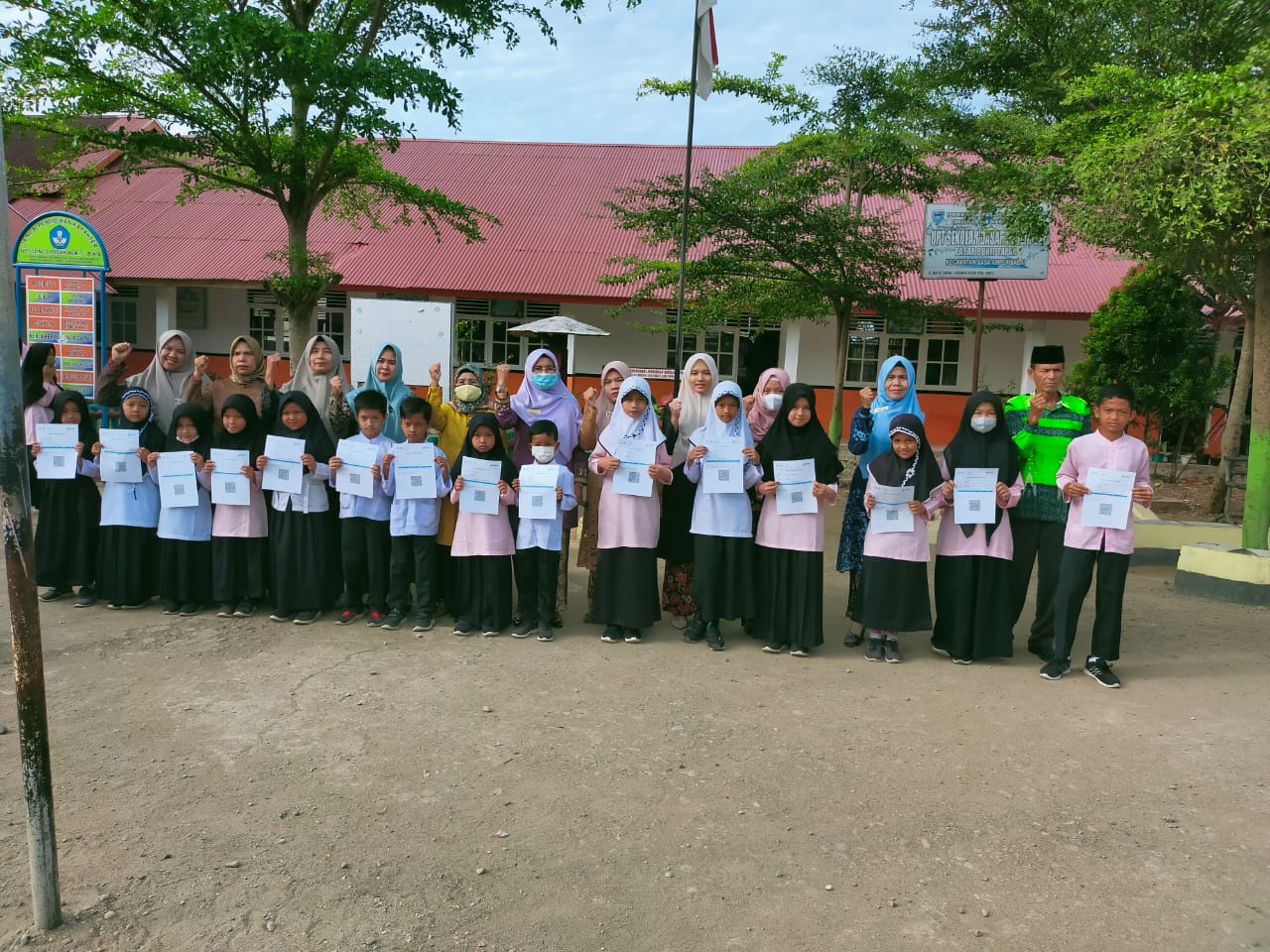 Pelaksanaan Vaksinasi lanjutan anak usia 6-11 tahun di UPT SDN 02 Pasar Bukit Tapan dan UPT SDN 05 A