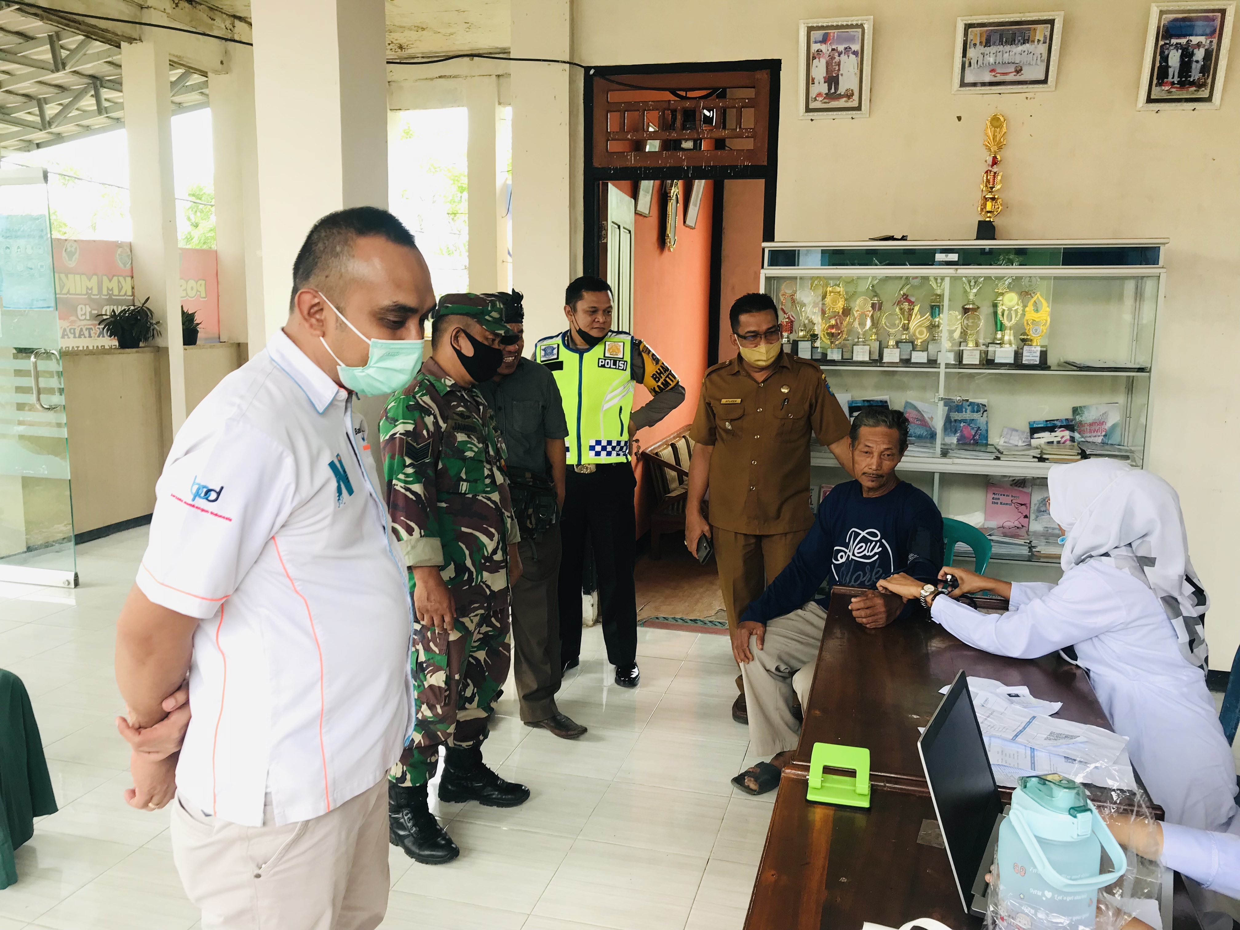 Camat Basa Ampek Balai Tapan melakukan Peninjauan Kegiatan Vaksin di Nagari Tanjung Pondok Tapan