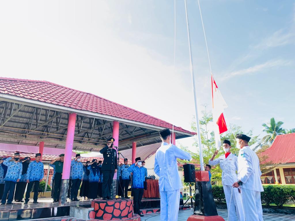 Upacara Peringatan Hari Pendidikan Nasional