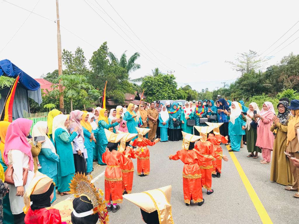 Penilaian Lomba Gerak PKK Tingkat Kabupaten Pesisir Selatan di Nagari Bukit Buai Tapan