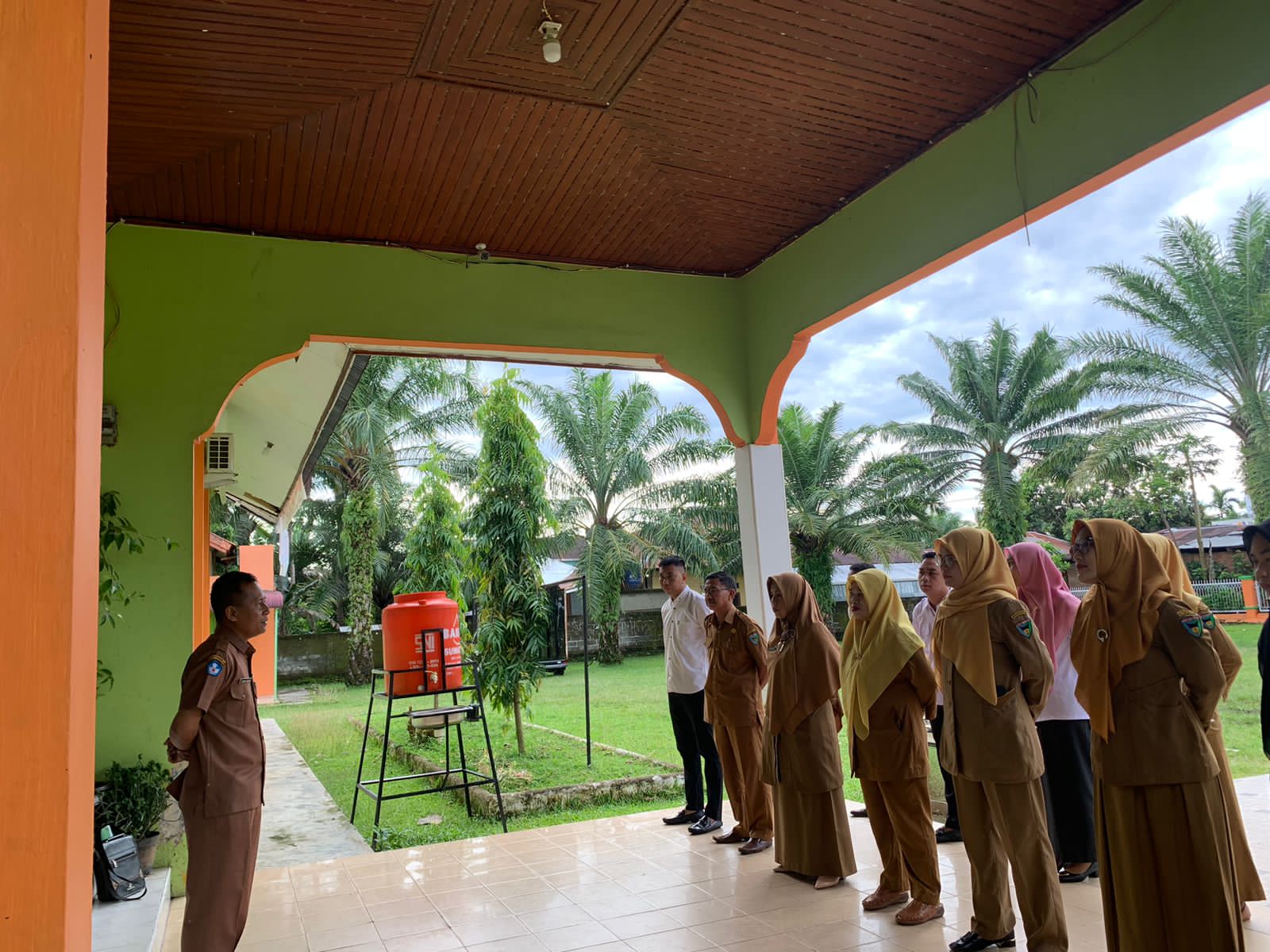 Apel Pagi Perdana dengan Sekretaris Kecamatan Baru Kantor Kecamatan Basa Ampek Balai Tapan