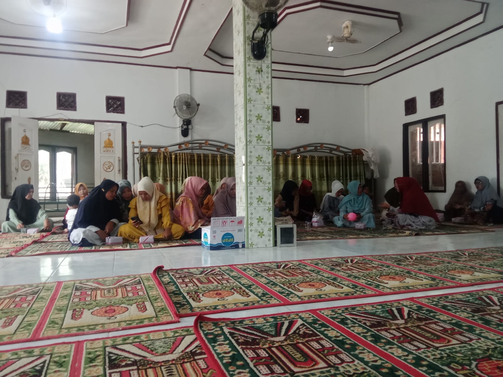 Sekretaris Kecamatan Basa Ampek Balai Tapan menghadiri acara musyawarah keterwakilan kampung dalam p