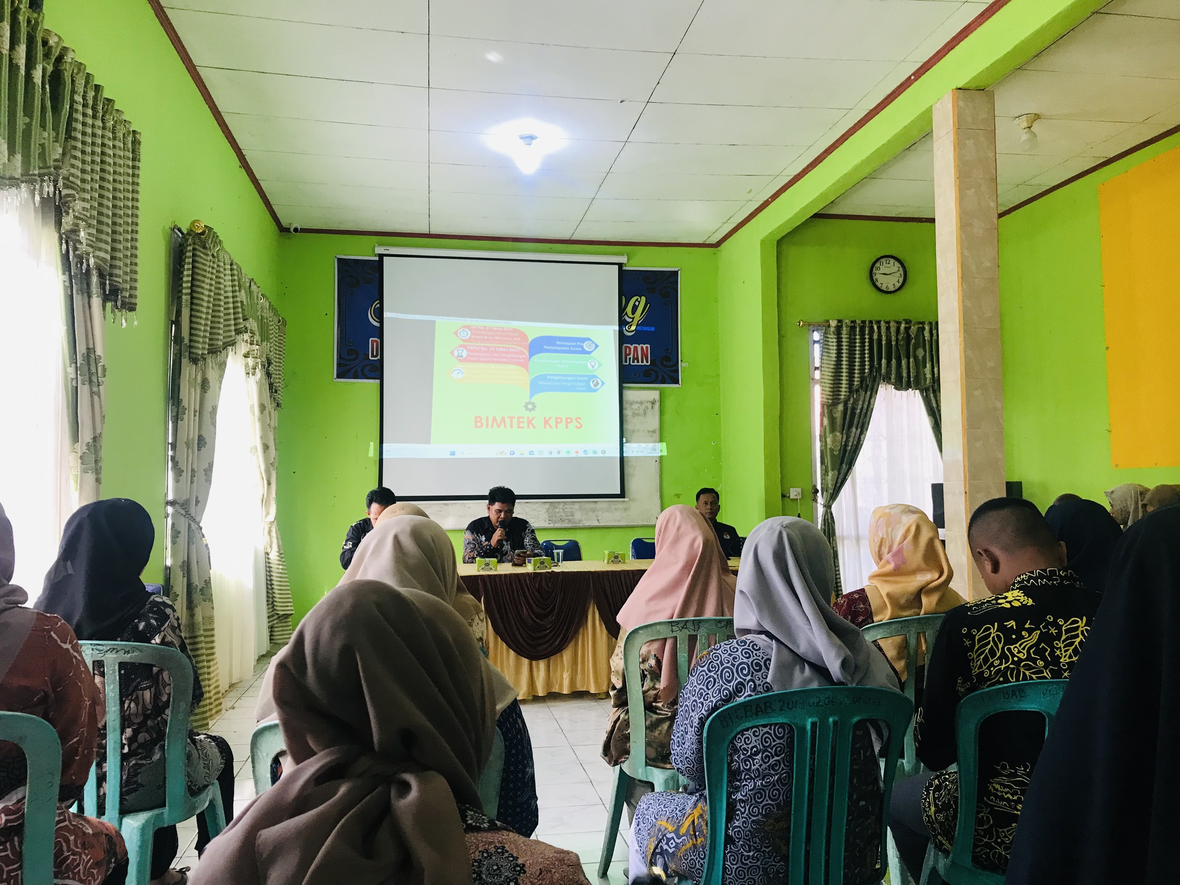 Pantia Pemilihan Kecamatan melaksanakan Rakor Persiapan Bimtek KPPS