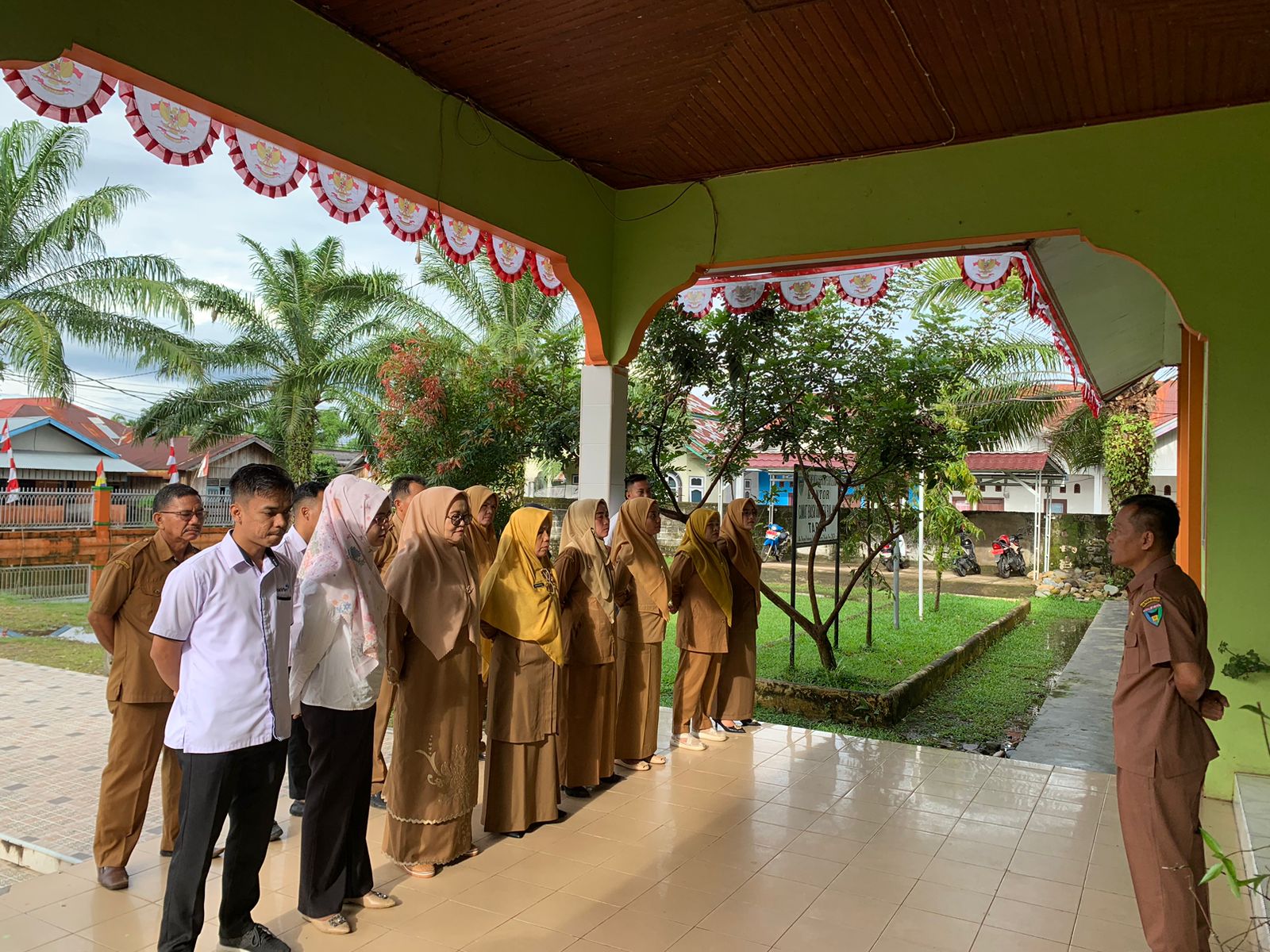 Apel Pagi Pegawai Kantor Kecamatan Basa Ampek Balai Tapan Senin 14 Agustus 2023