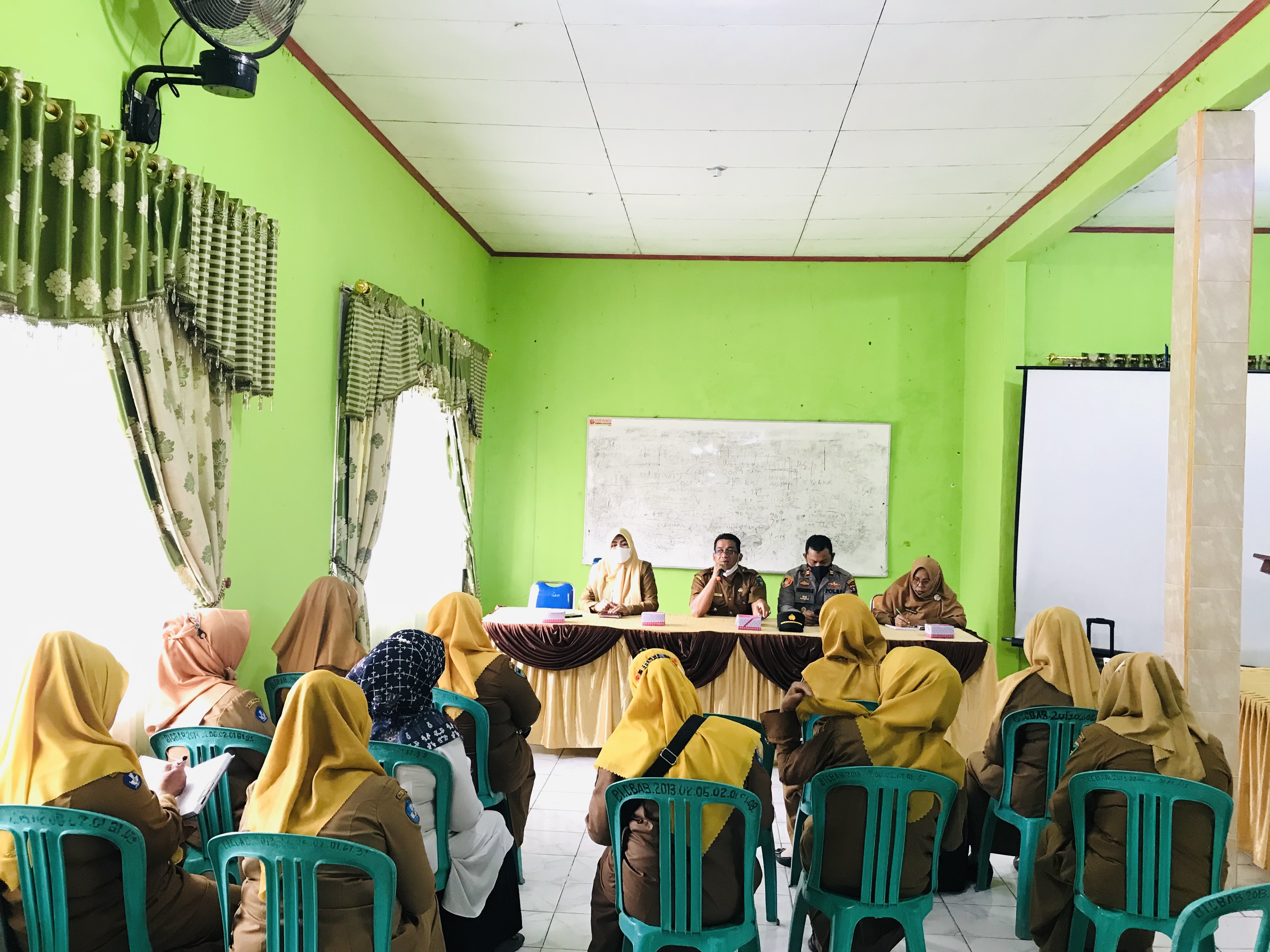 Rapat Persiapan Vaksinasi Covid-19 pada Usia 6-11 Tahun 