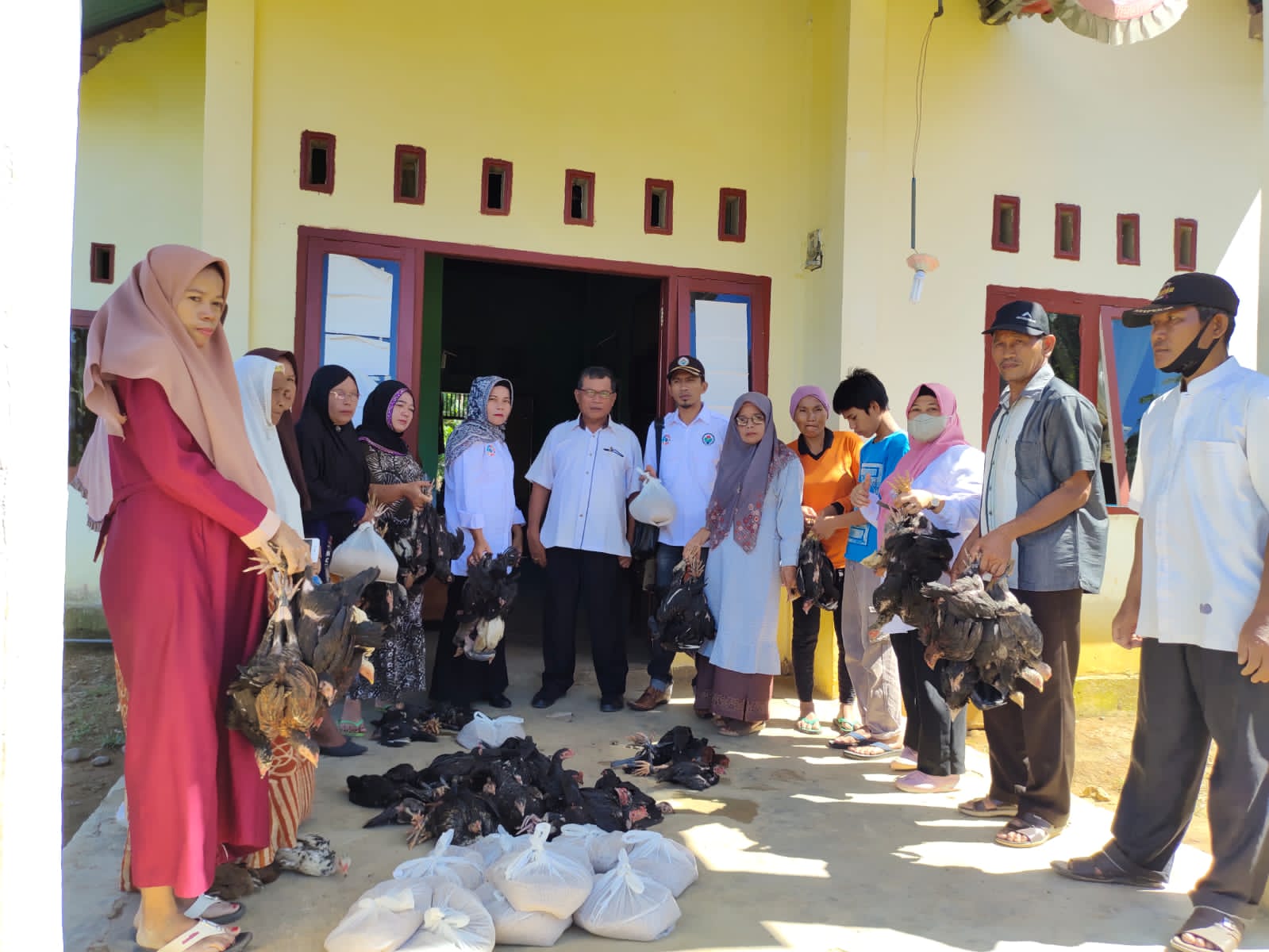 Penyerahan Bantuan Sandang Pangan Bidang Peternakan Nagari Bukit Buai Tapan