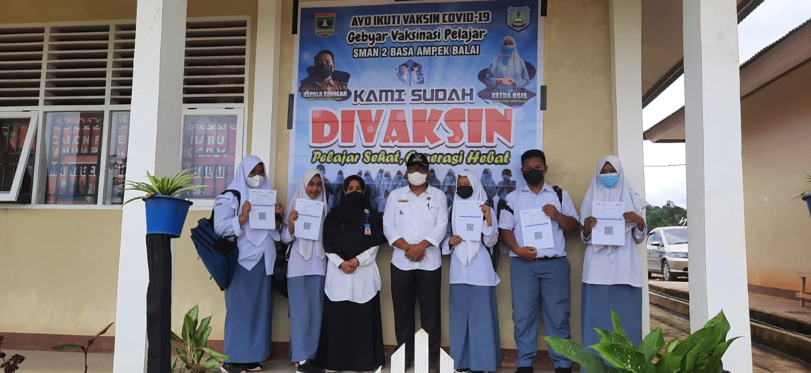 Camat menghadiri Gebyar Vaksin Pelajar di SMA N 2 Basa Ampek Balai Tapan