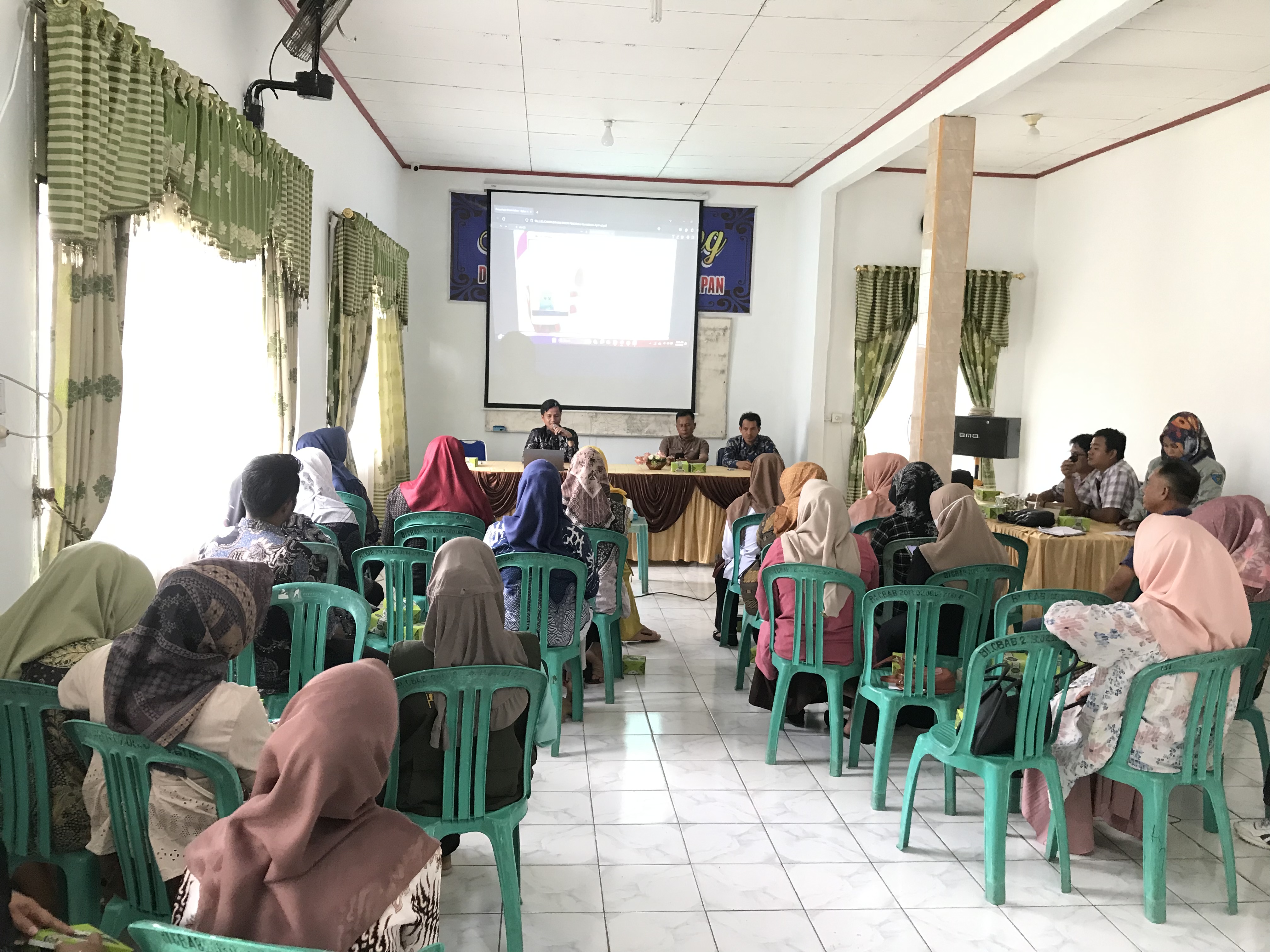 Rapat Persiapan Verifikasi dan Validasi Data Kemiskinan Di Kecamatan Basa Ampek Balai Tapan