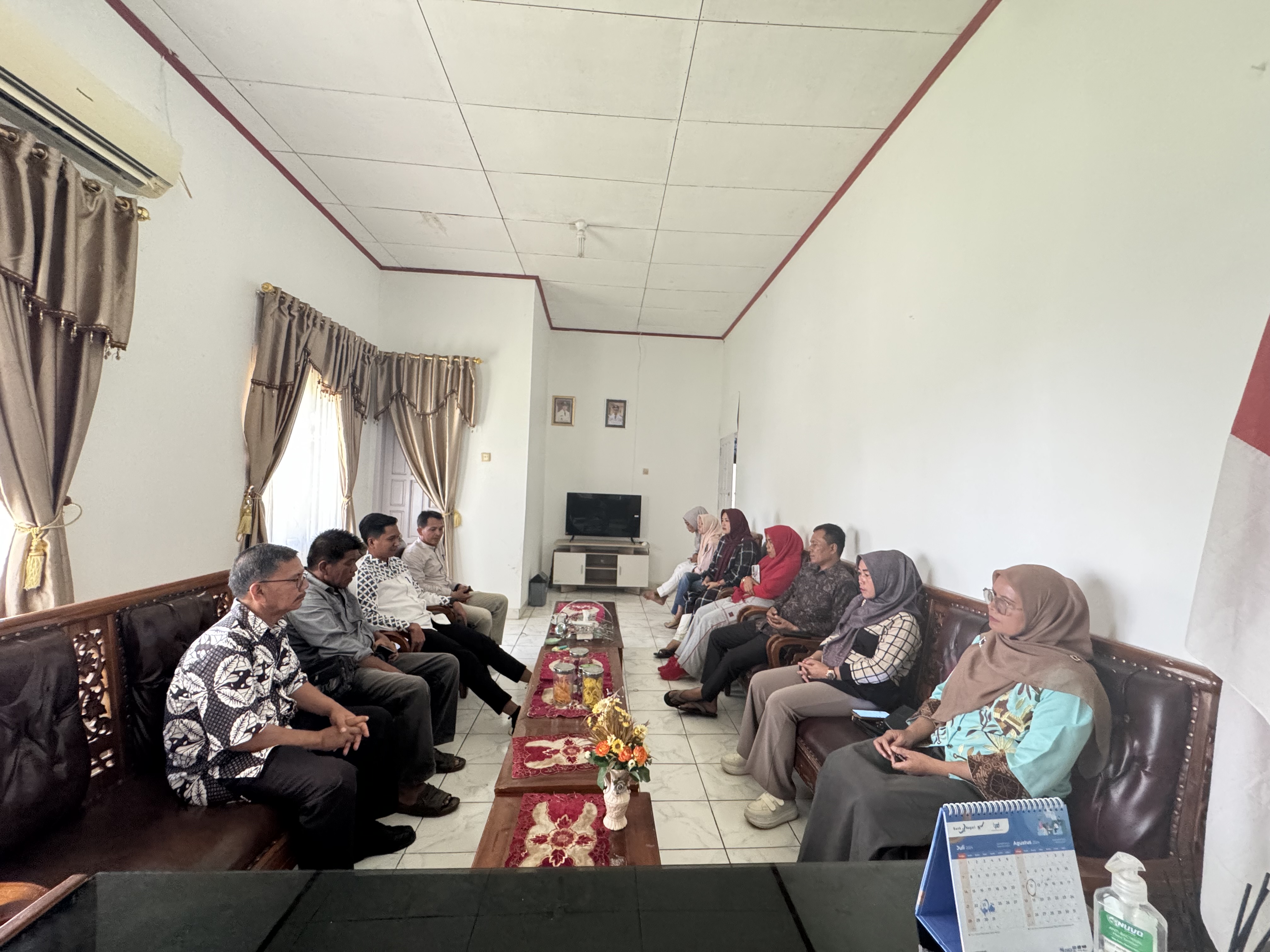 Rapat Staff Kantor Kecamatan Basa Ampek Balai Tapan