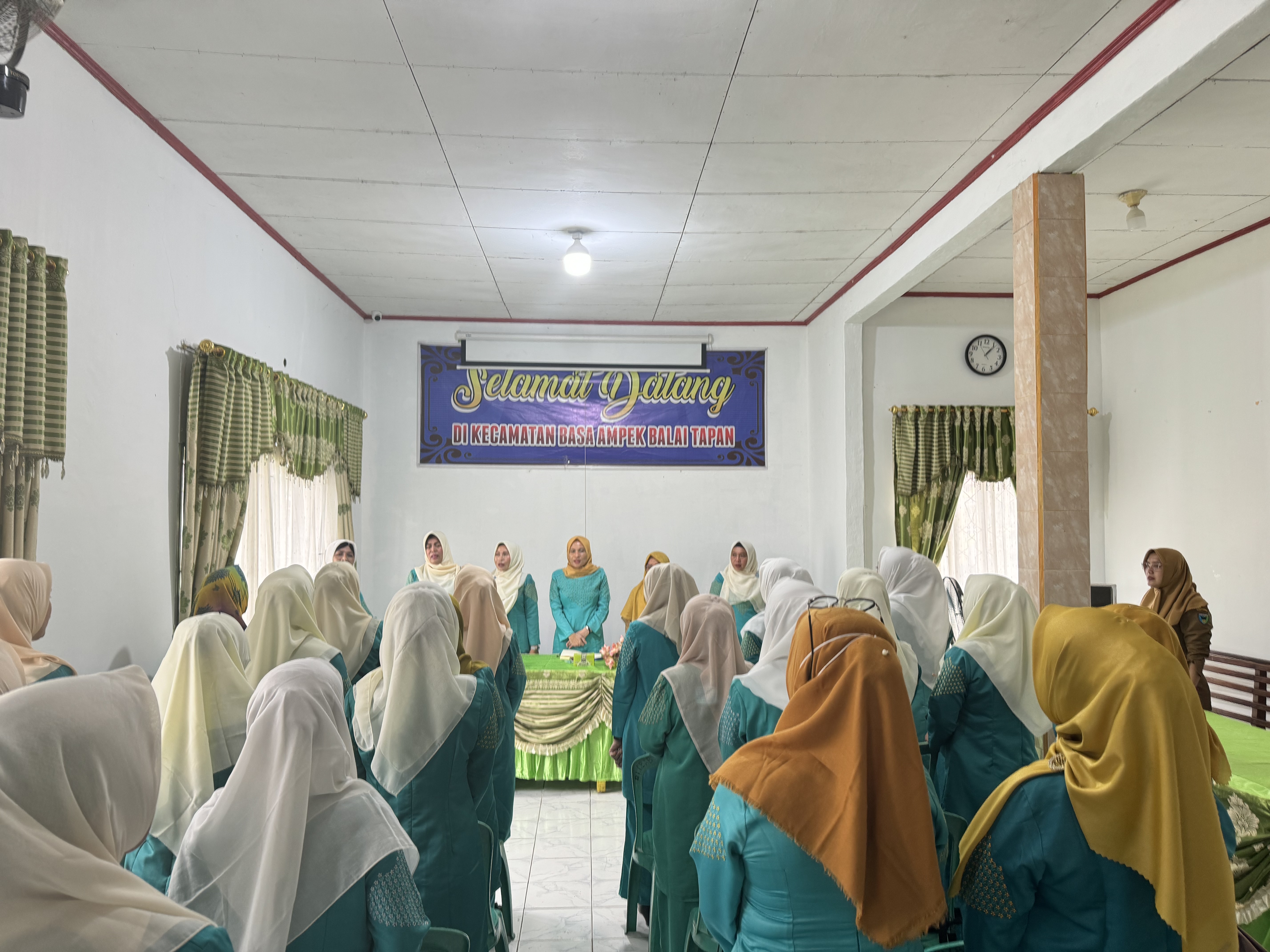 Pertemuan Bulanan sekaligus Rapat Persiapan Lomba Gerakan PKK Kabupaten Pesisir Selatan di Kecamatan