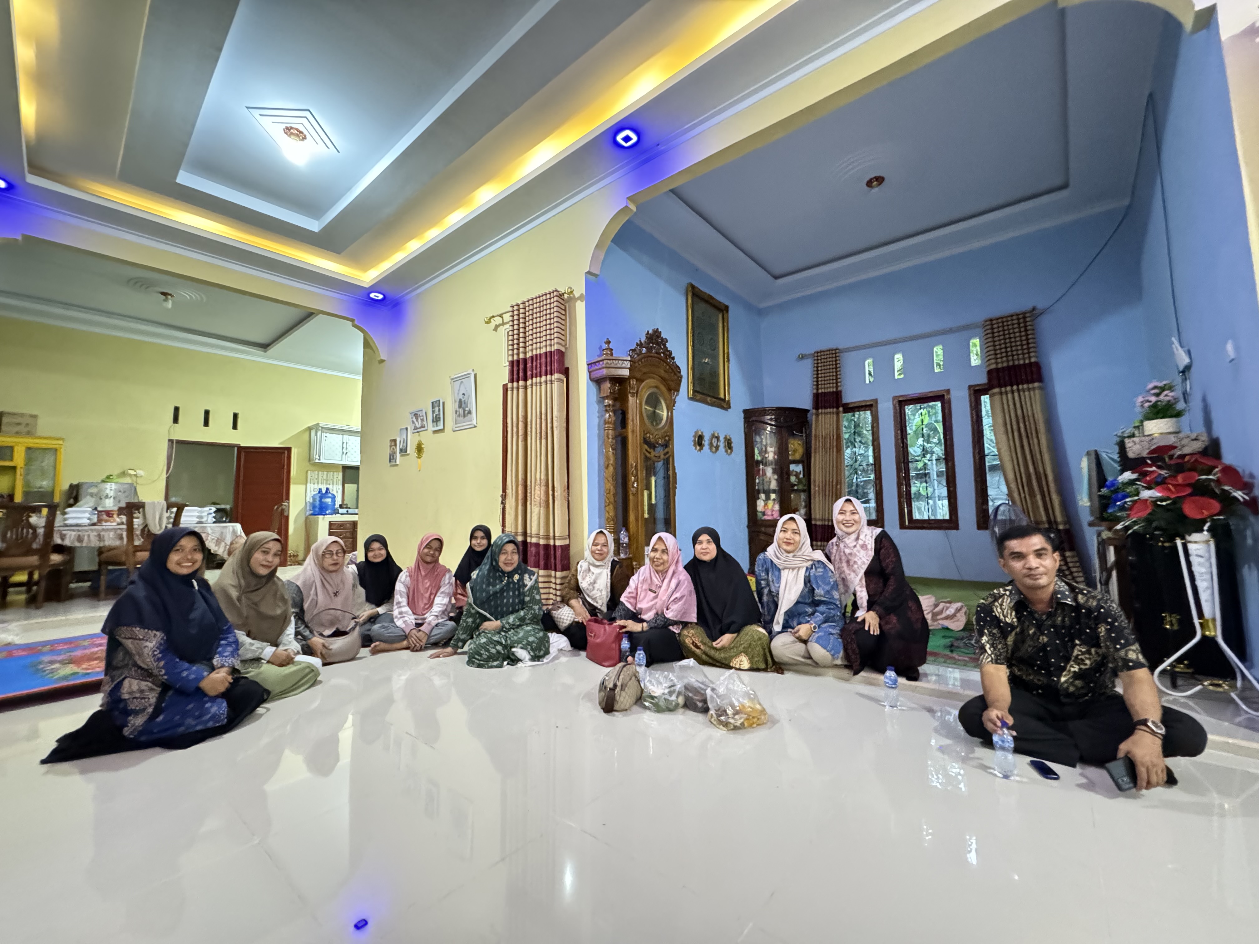 Kunjungan Camat Basa Ampek Balai Tapan ke Lokasi Pemondokkan Khafilah MTQ ke 41 Tingkat Kabupaten Pe