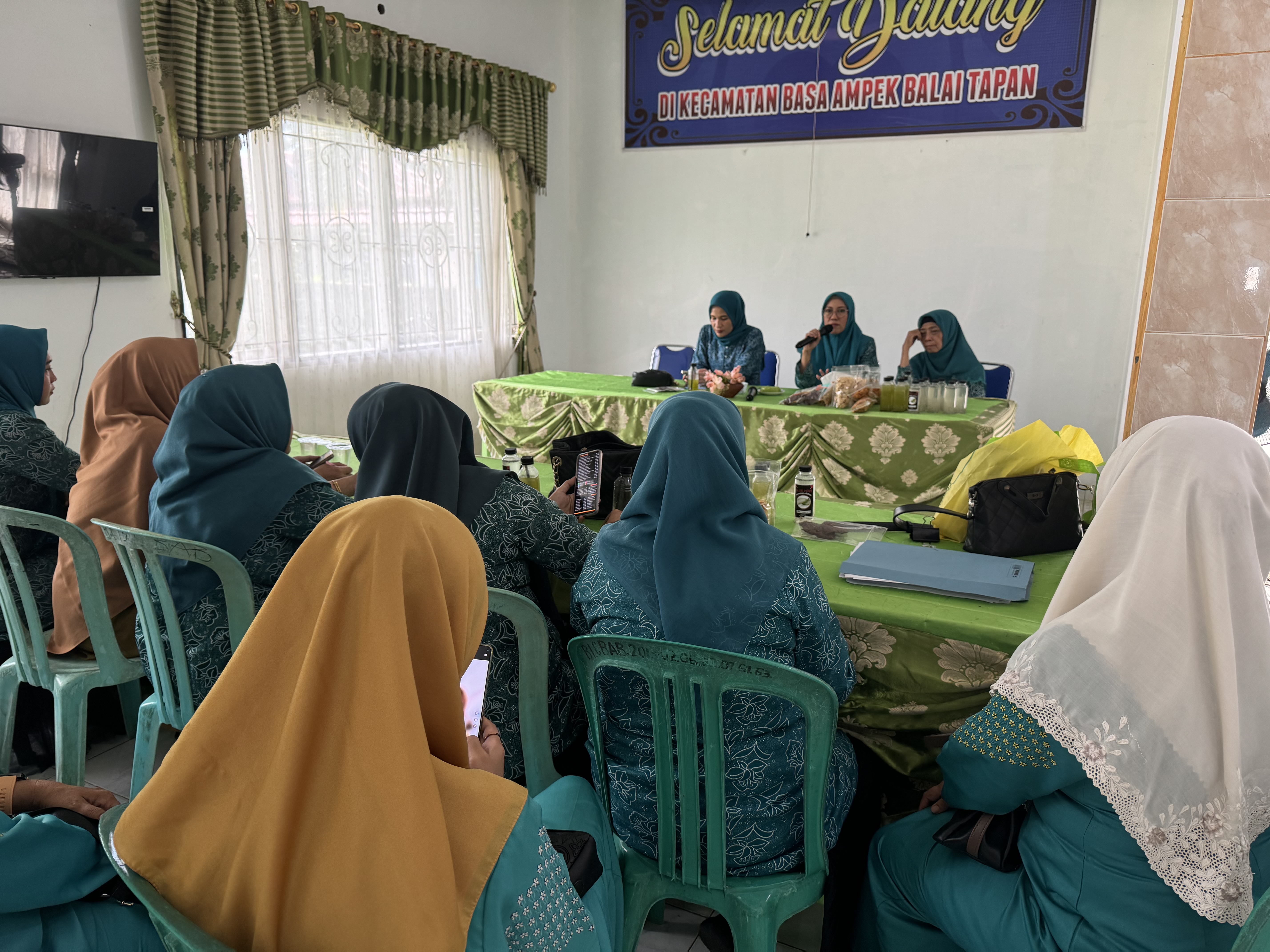 Tinjauan Lapangan Lomba Dasawisma Tingkat Kabupaten Pesisir Selatan di Kecamatan Basa Ampek Balai Ta