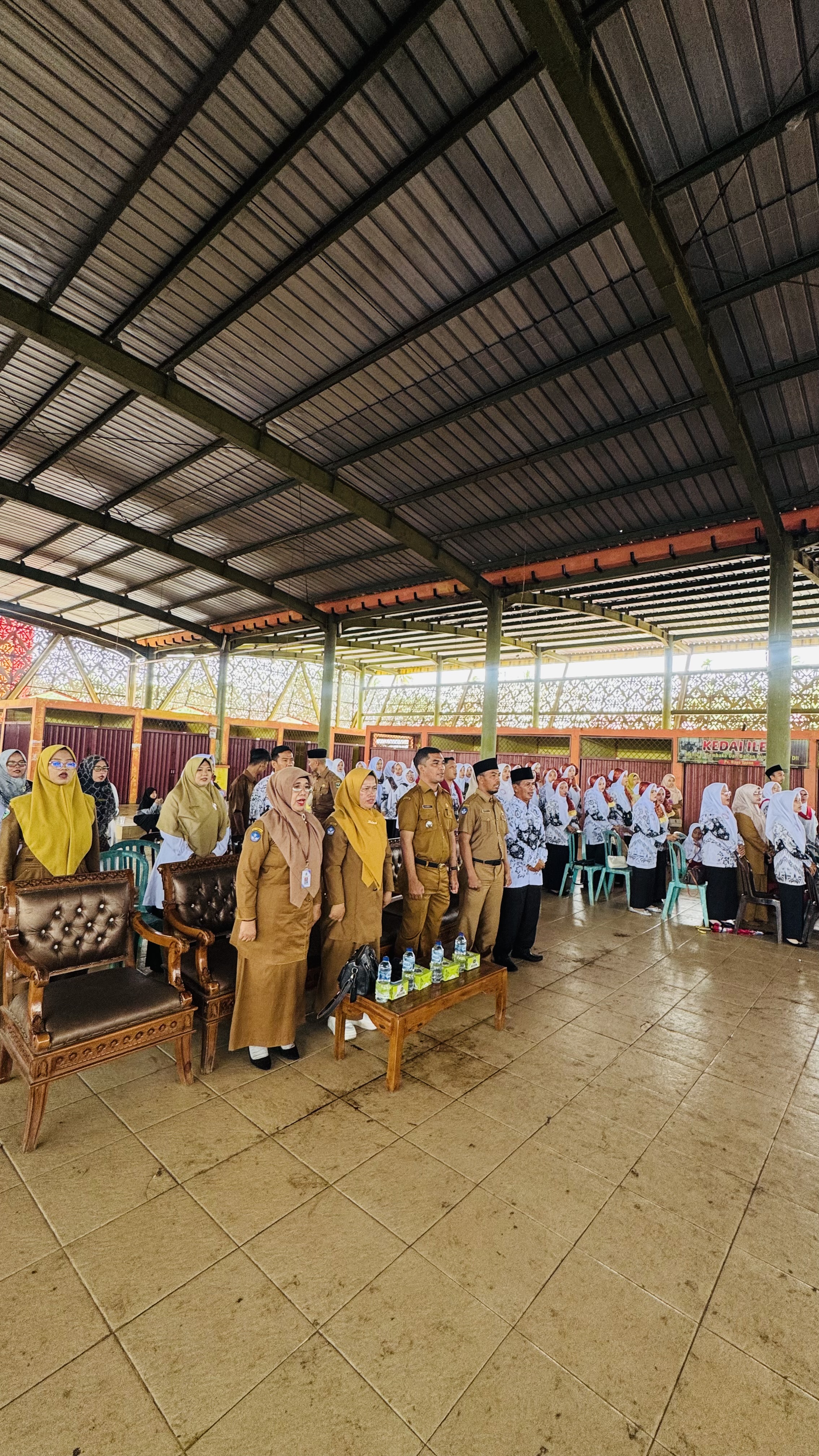 Camat Basa Ampek Balai Tapan Menghadiri Pembukaan Acara Semarak Hari Guru 