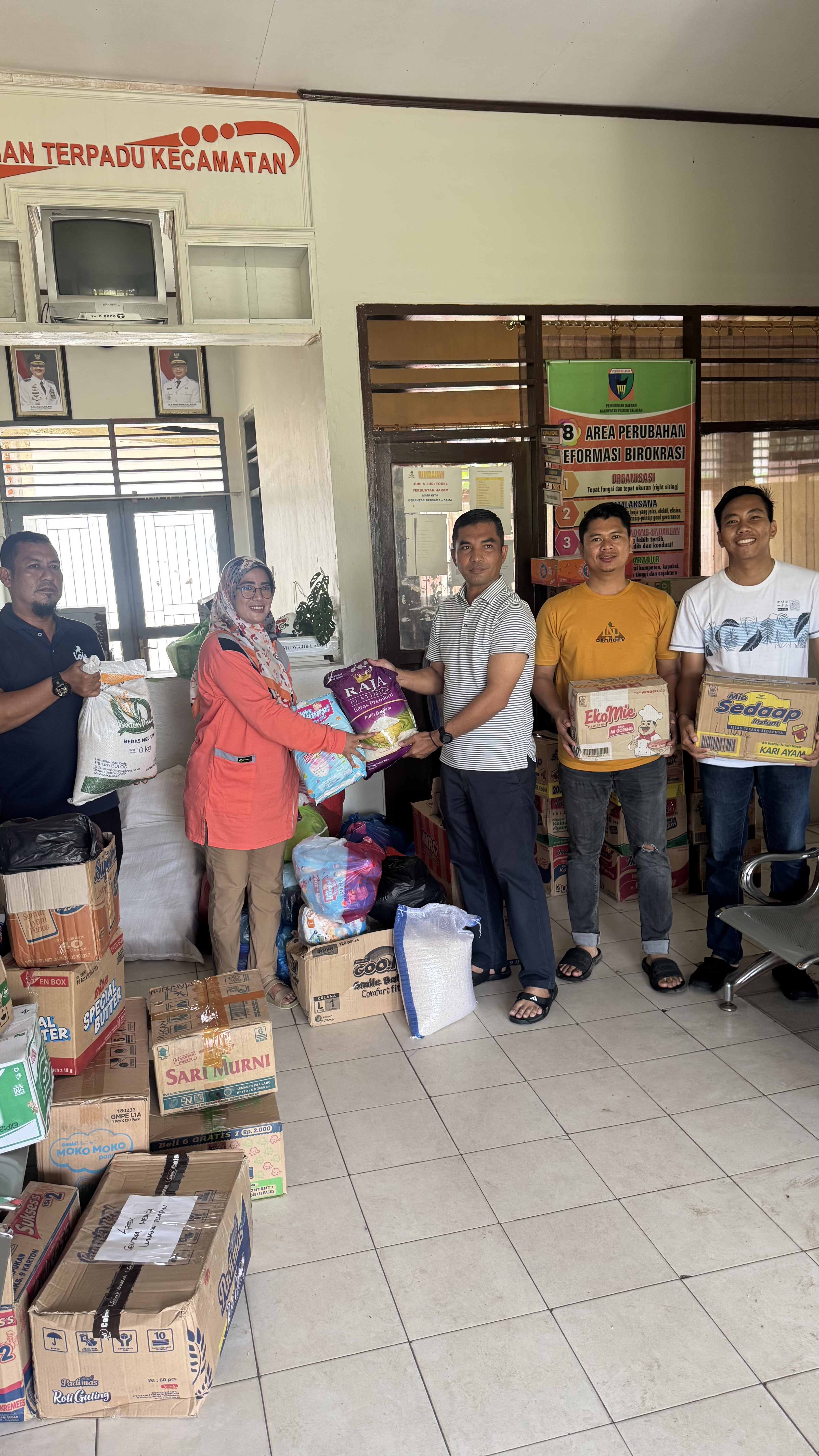 Penyerahan Bantuan Bagi Korban Banjir ke Kecamatan Linggo Sari Baganti dan Lengayang