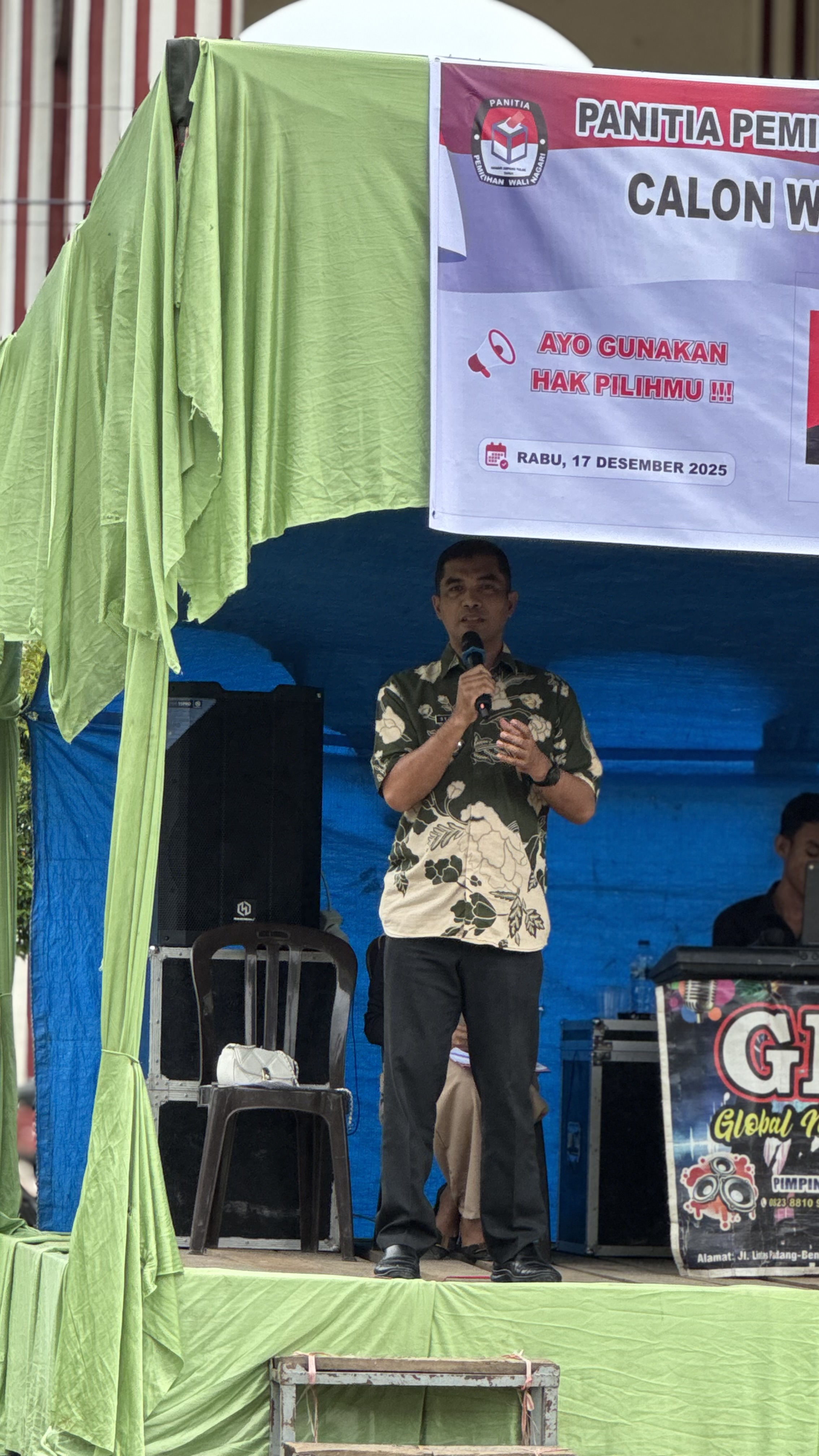 Camat Basa Ampek Balai Tapan menghadiri acara penyampaian Visi Misi Calon Wali Nagari Ampang Tulak T