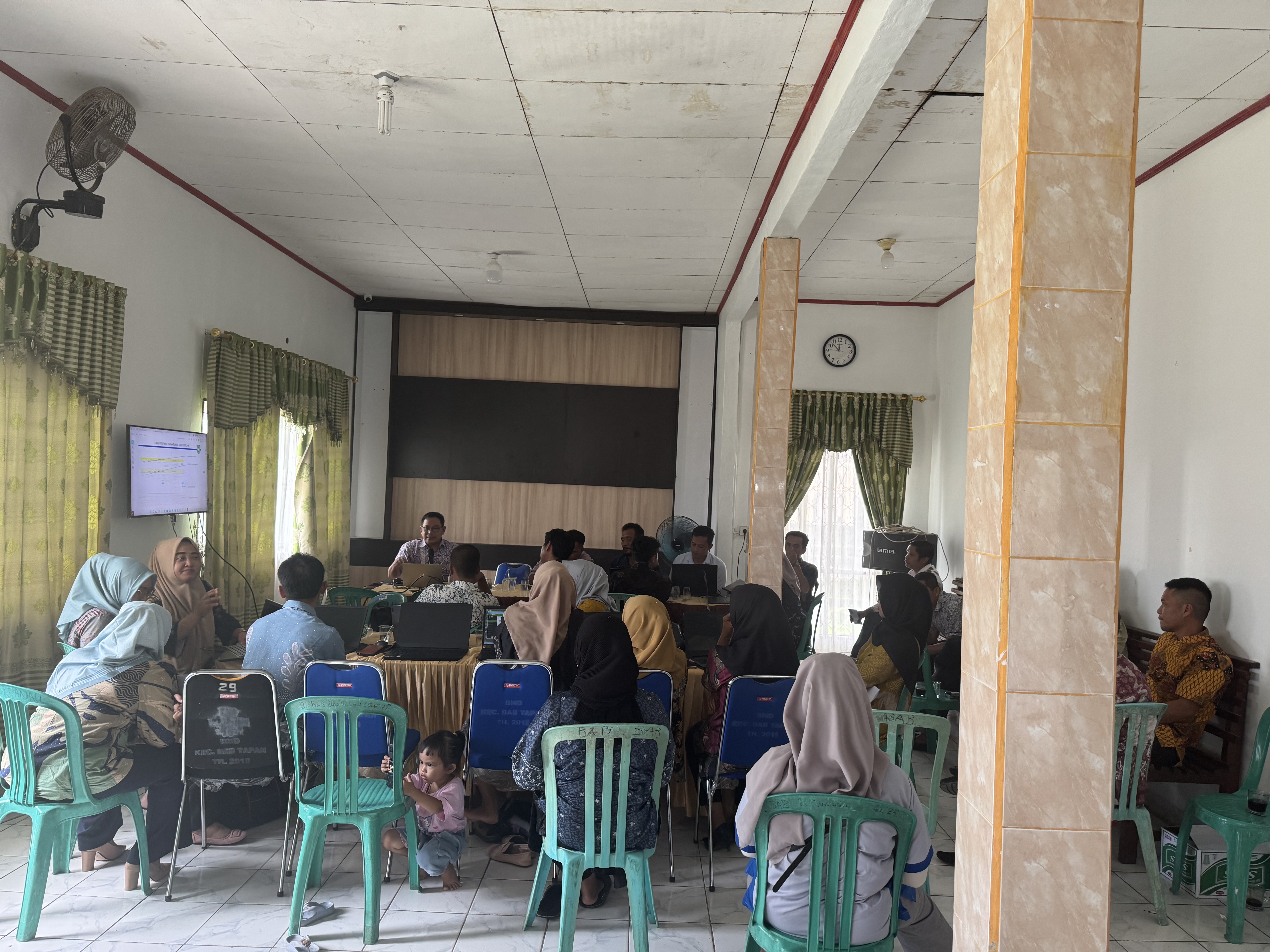 Sosialisasi bersama Sekretaris Nagari terkait Penggunaan Dana Desa Kecamatan Basa Ampek Balai Tapan