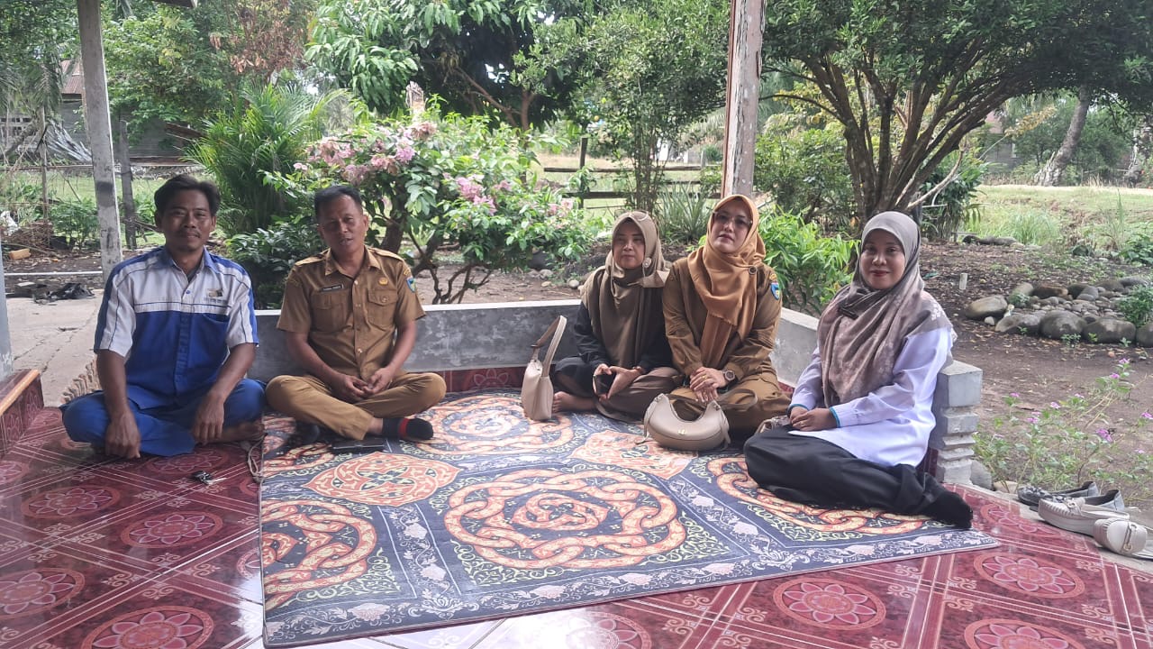 Sekretaris Kecamatan Basa Ampek Balai Tapan dan rombongan melakukan kunjungan ke lokasi Hadroh