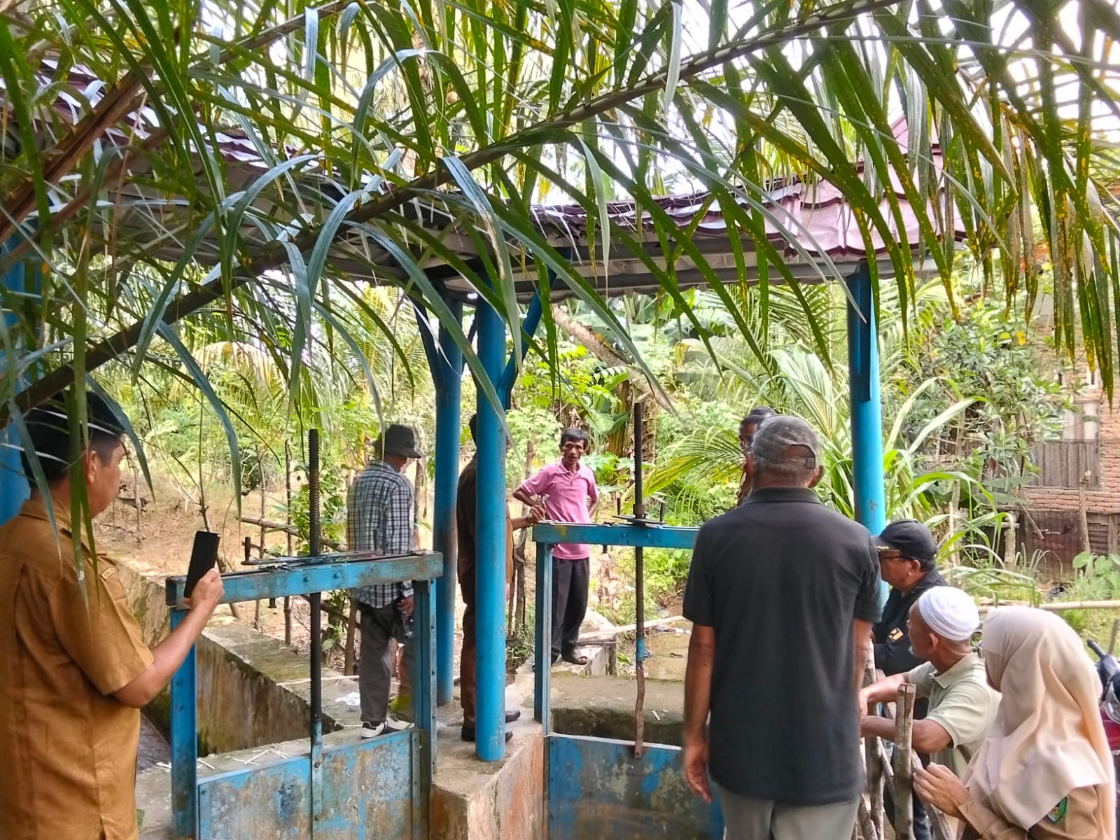 Camat Basa Ampek Balai Tapan bersama Dinas PUPR Melakukan Kunjungan Lanjutan ke Lokasi Irigasi Nagar