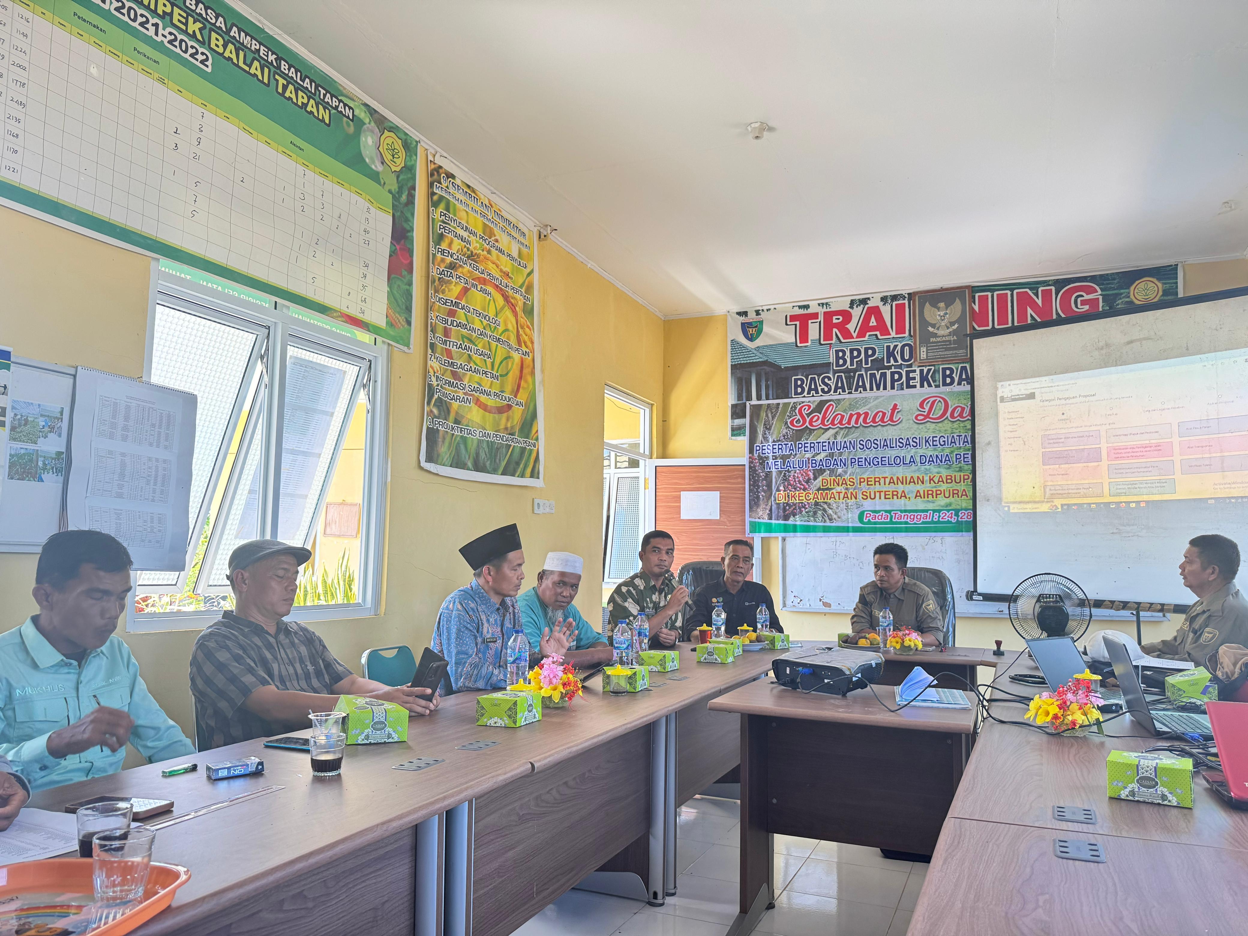 Camat Basa Ampek Balai Tapan Menghadiri Acara Sosialisasi Peremajaan Kelapa Sawit
