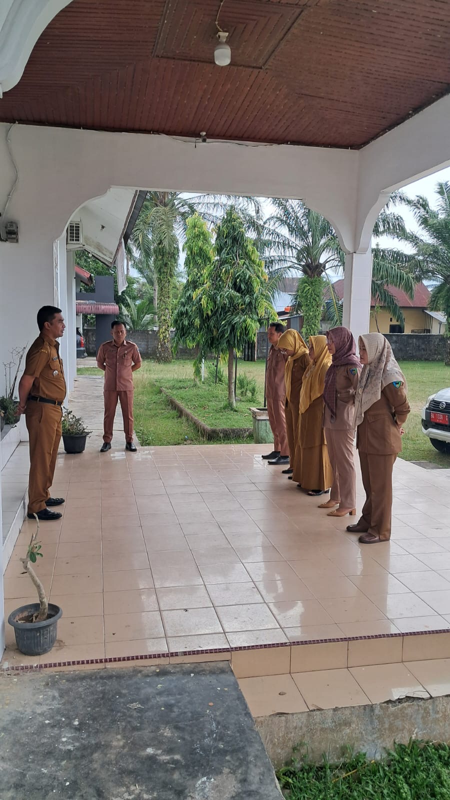 apel pagi pegawai Kantor Kecamatan Basa Ampek Balai Tapan Selasa 10 Juni 2025