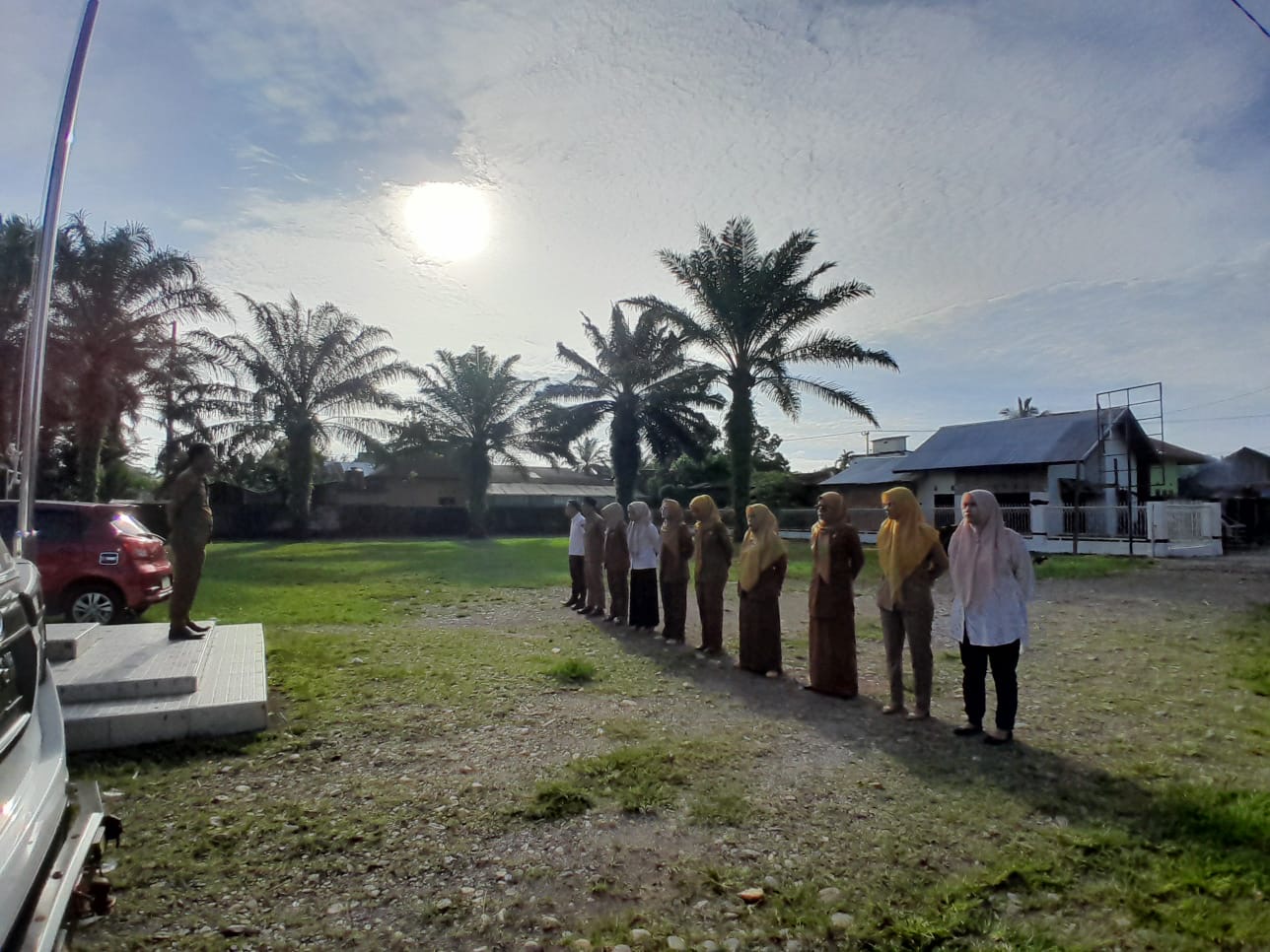 Apel pagi pegawai kantor kecamatan pada hari Senin, 10 Maret 2025