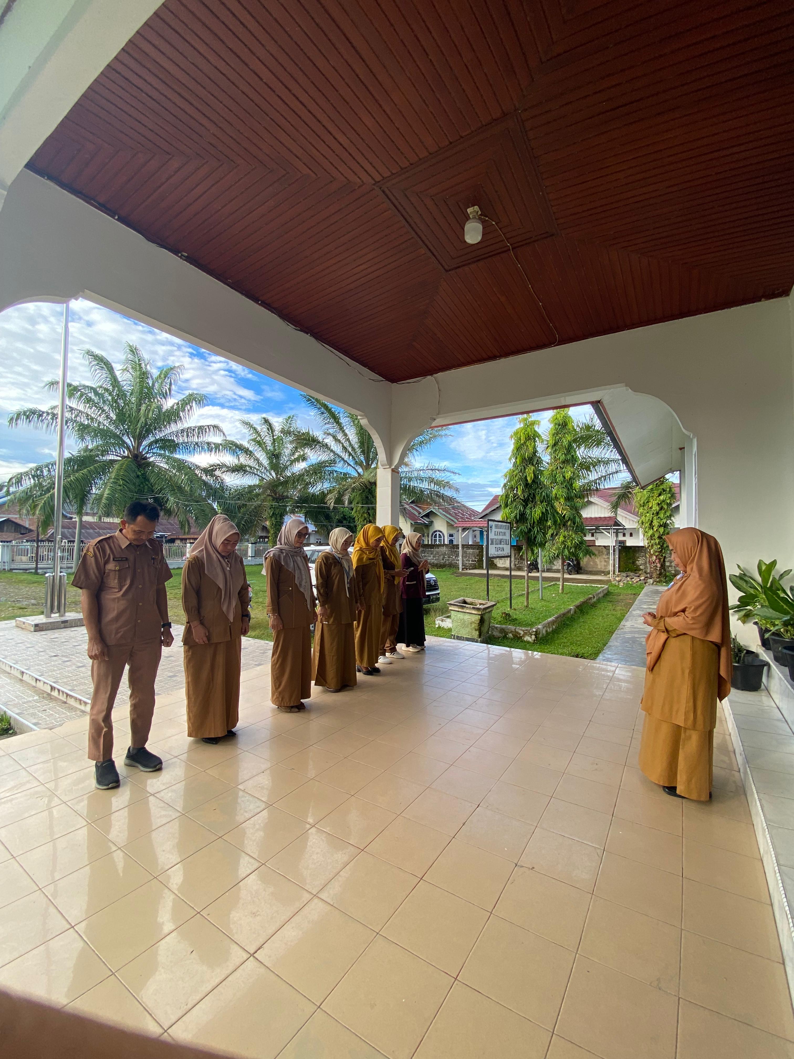 Apel Pagi Pegawai Kantor Kecamatan Basa Ampek Balai Tapan 9 Desember 2025