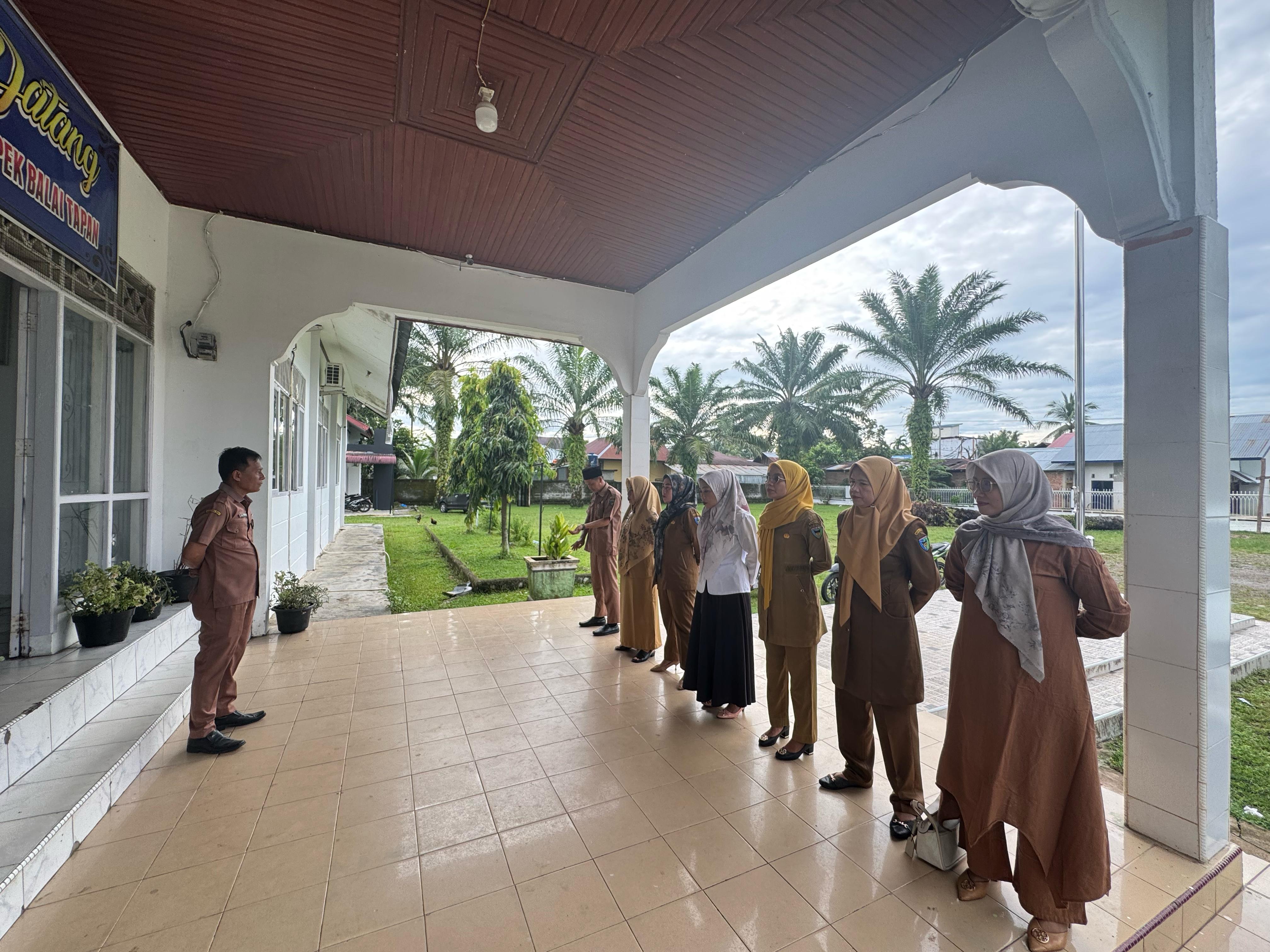 Apel Pagi Pegawai Kantor Kecamatan Selasa 4 Maret 2025