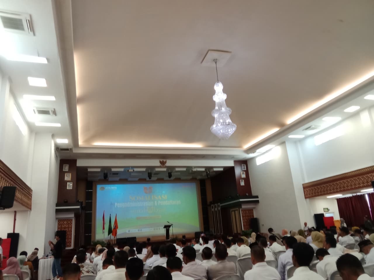 Camat Basa Ampek Balai Tapan menghadiri acara sosialisasi Pengadministrasian dan Pendaftaran Tanah U