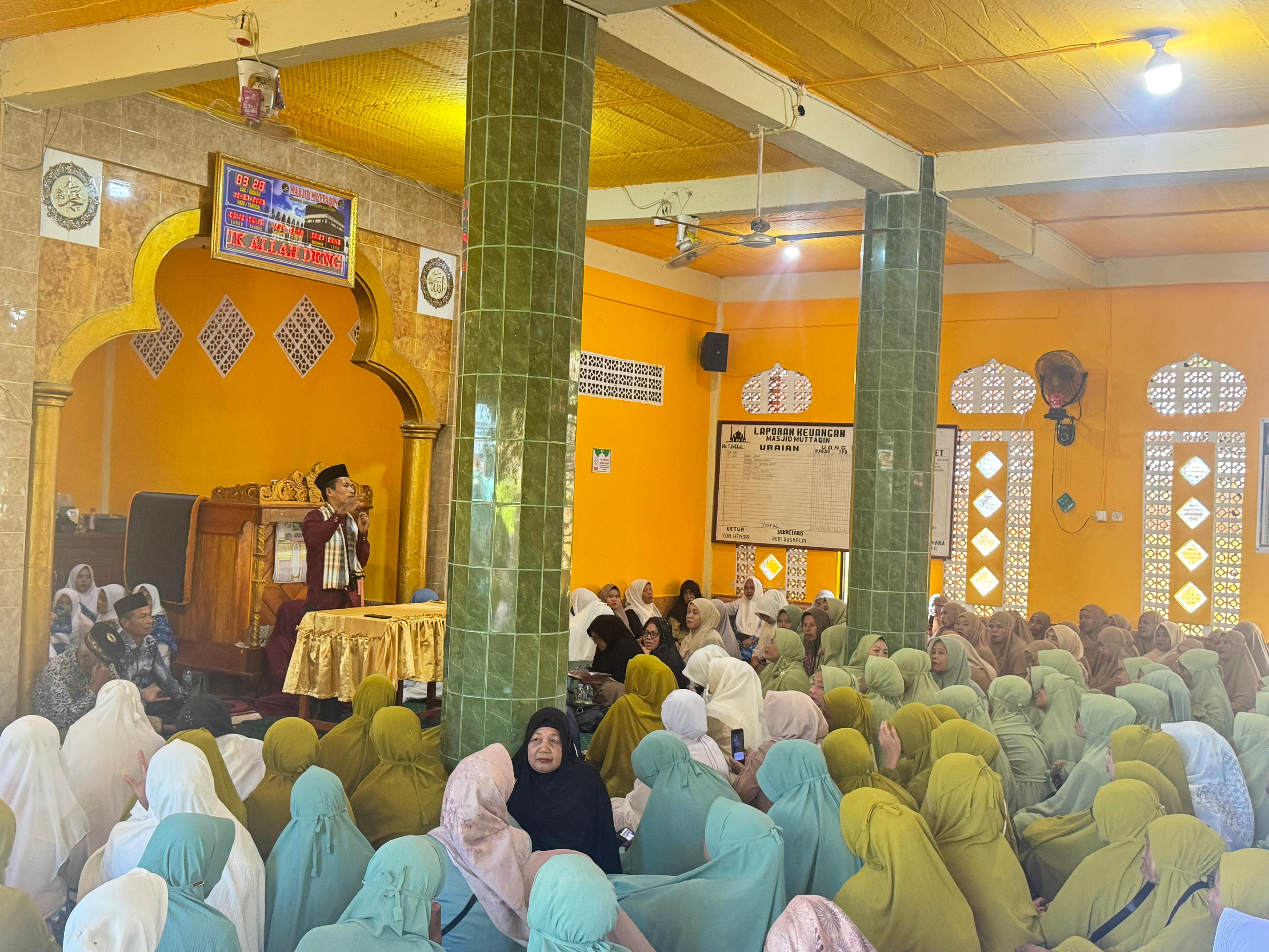 Camat Basa Ampek Balai Tapan menghadiri Acara BKMT gabungan Bulan Juli 2025