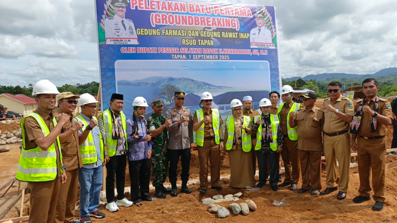 Camat Basa Ampek Balai Tapan Mendampingi Bupati Pesisir Selatan dalam Peletakan Batu Pertama Pembang