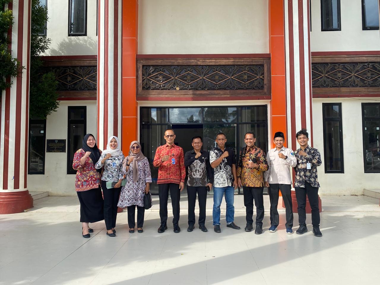 Sekretaris Kecamatan dan Kasi Trantib mendampingi Kepala Imigrasi Sumbar ke Gedung Perwakilan Basa A