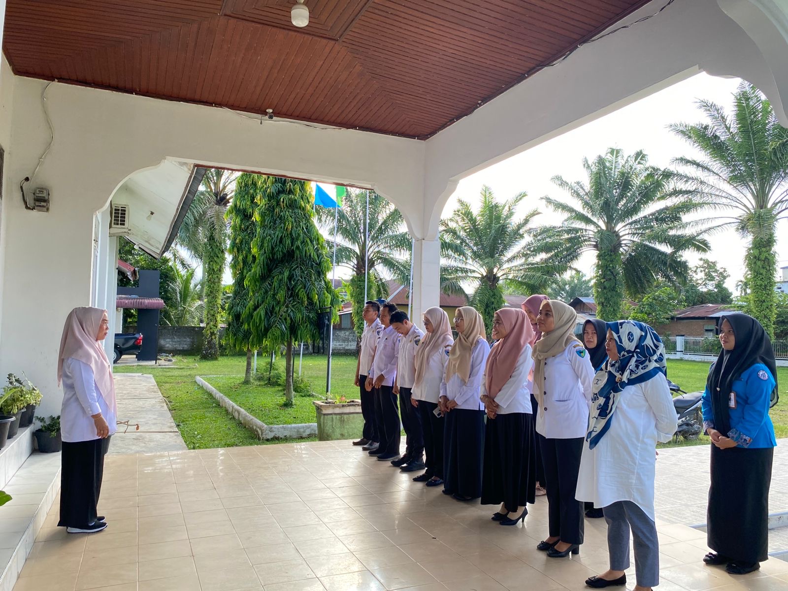 Apel Pagi Pegawai Kantor Kecamatan Basa Ampek Balai Tapan Rabu 22 Oktober 2025