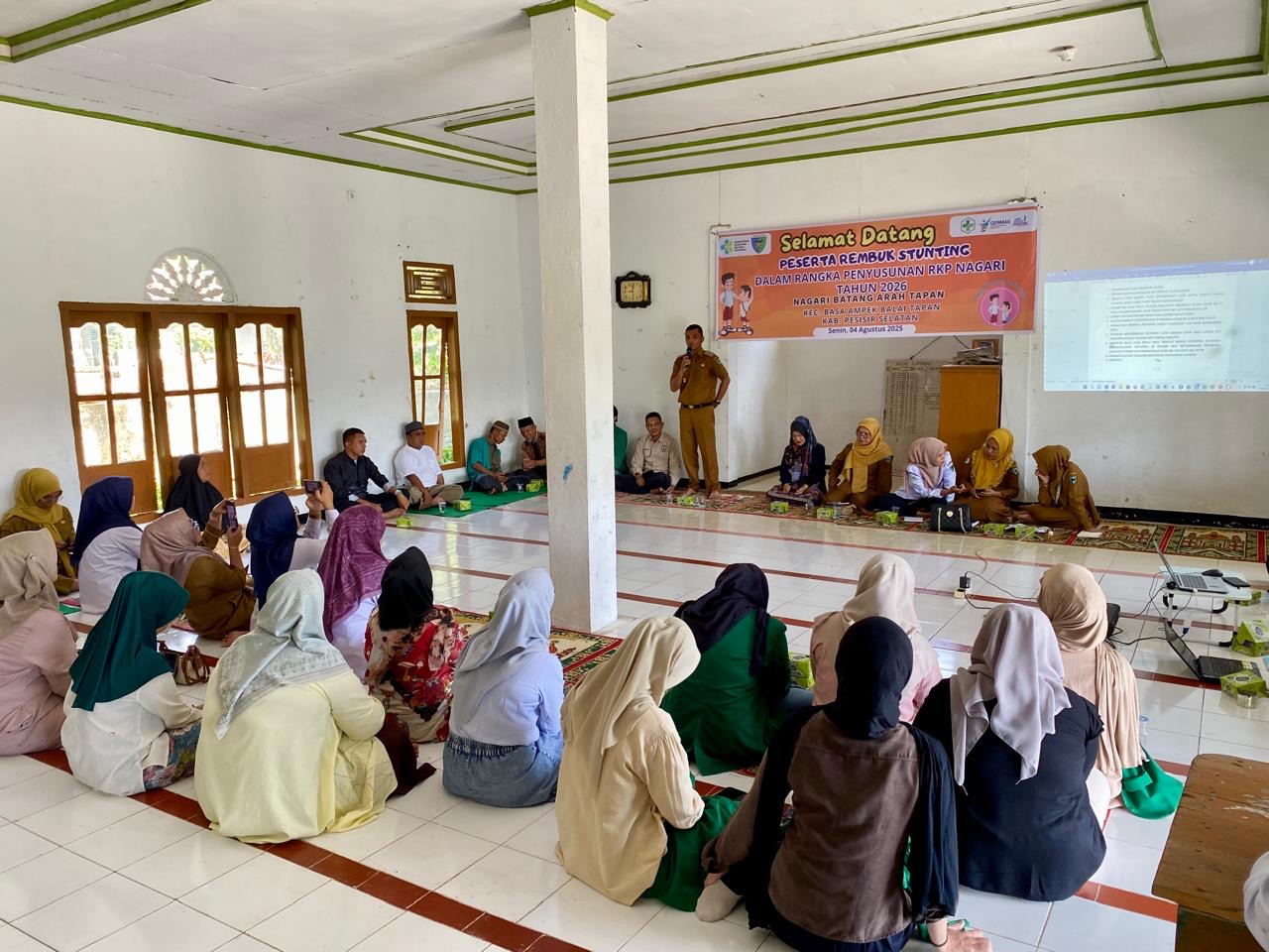 Camat Basa Ampek Balai Tapan bersama tim menghadiri acara rembuk stunting di Nagari Batang Arah Tapa