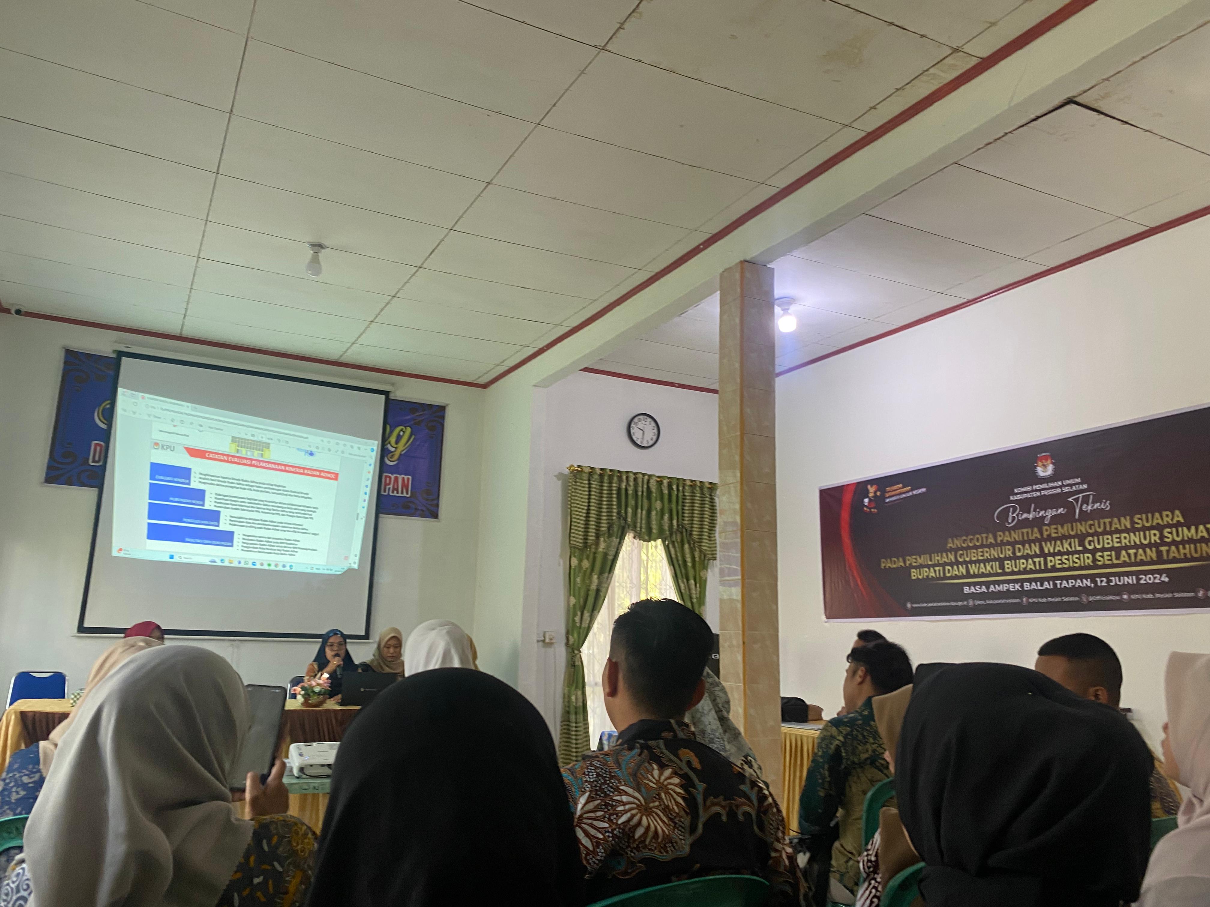 Bimtek Anggota PPS se Kecamatan Basa Ampek Balai Tapan pada Pemilihan Gubernur dan Wakil Gubernur Bu