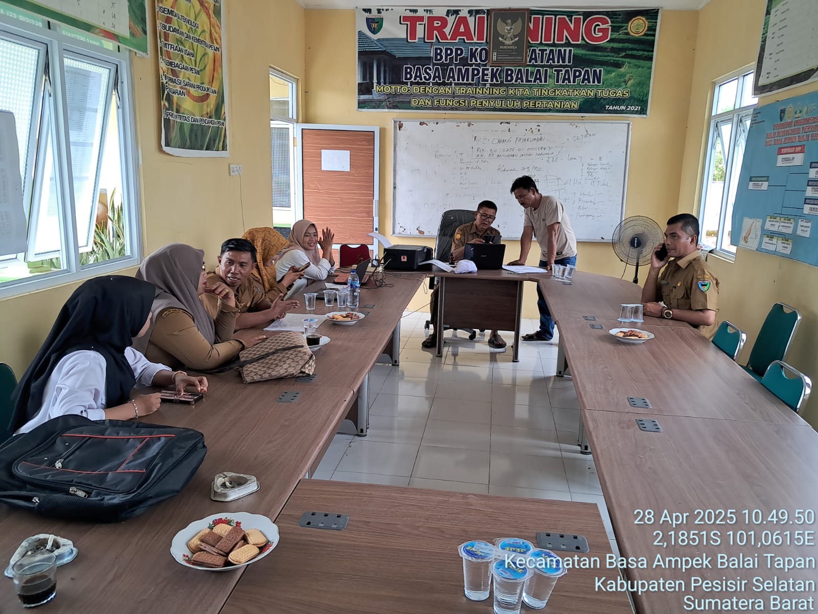 Camat Basa Ampek Balai Tapan melakukan tinjauan ke Balai Penyuluhan Pertanian (BPP) Kecamatan Basa A