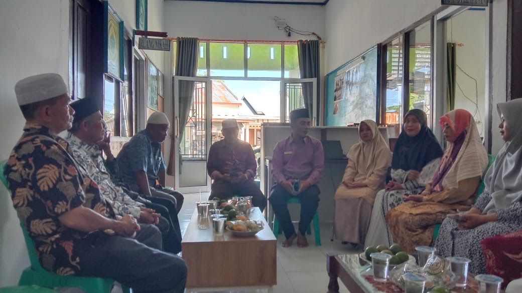 Kassubag Umum dan Kepegawaian Mengikuti Acara Musyawarah di Kantor KUA Basa Ampek Balai Tapan