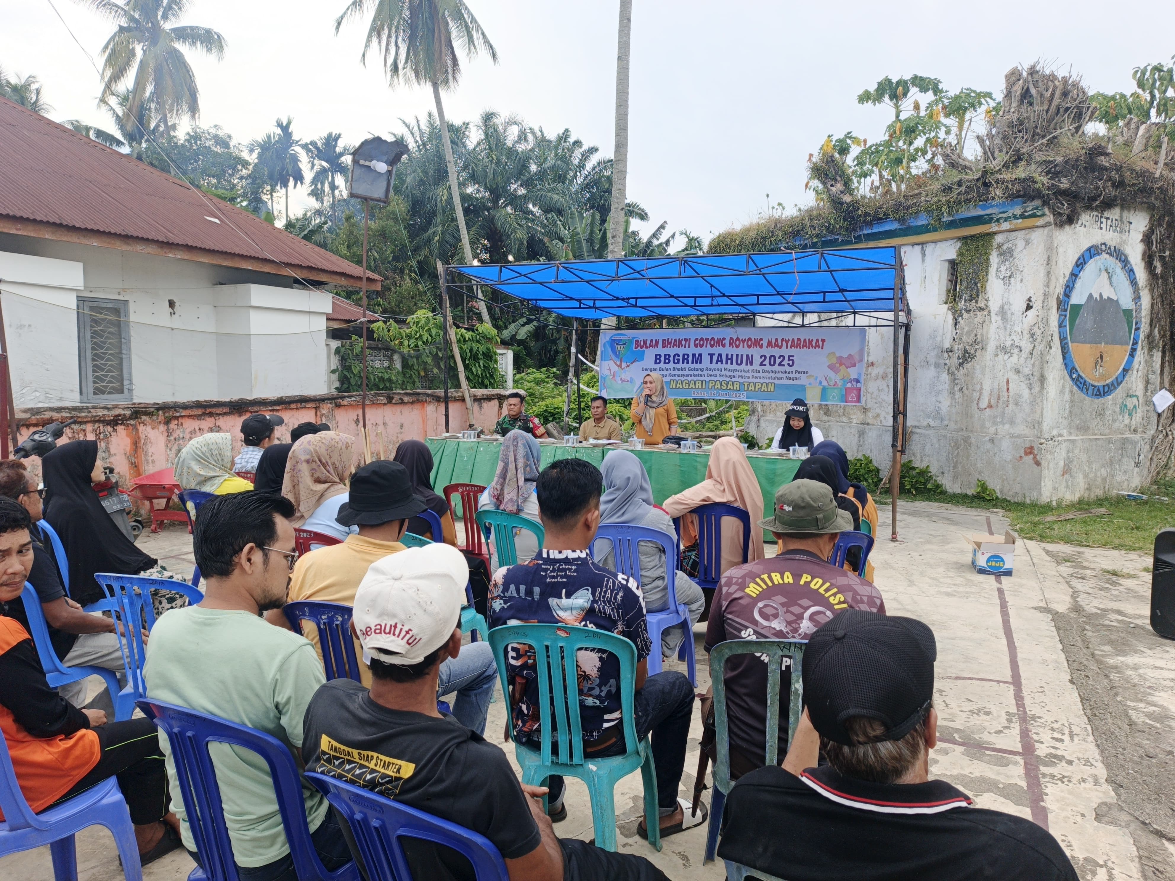 Sekretaris Kecamatan Basa Ampek Balai Tapan menghadiri acara Bulan Bhakti Gotong Royong Masyarakat (