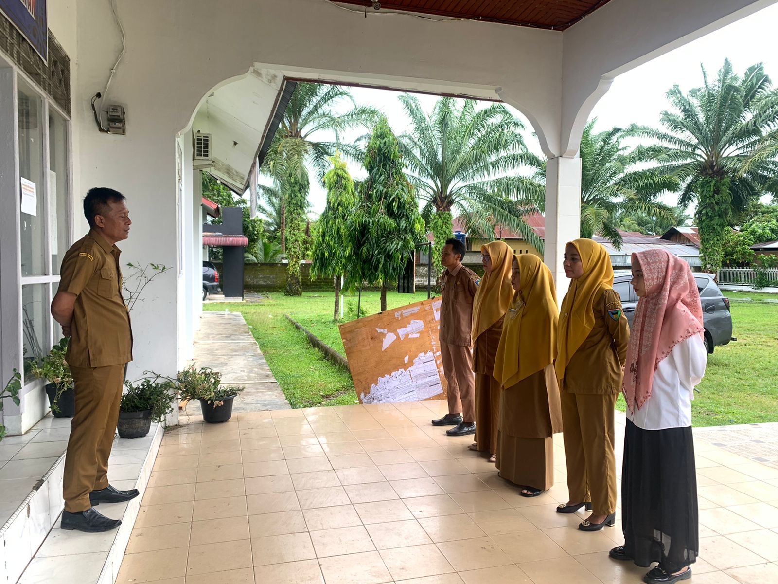 Apel Pagi Pegawai Kantor Kecanatan Basa Ampek Balai Tapan Senin 02 November 2024