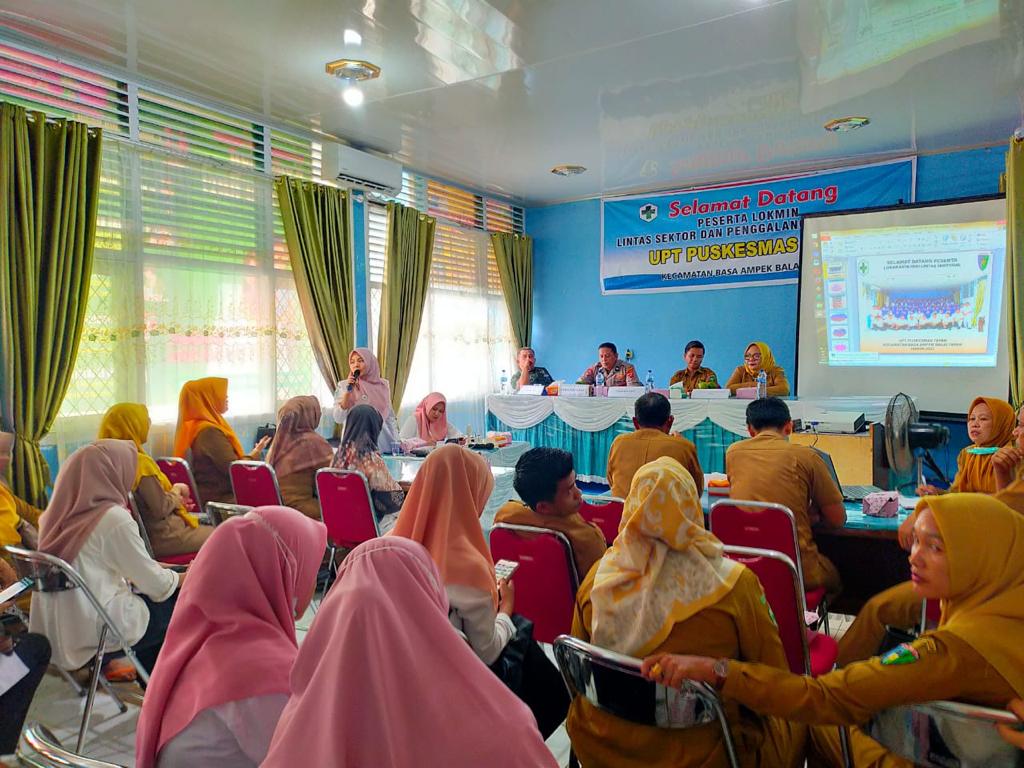 Apel Pagi di Hari Senin 09 Okotber 2023 Pegawai Kantor Kecamatan Basa Ampek Balai Tapan